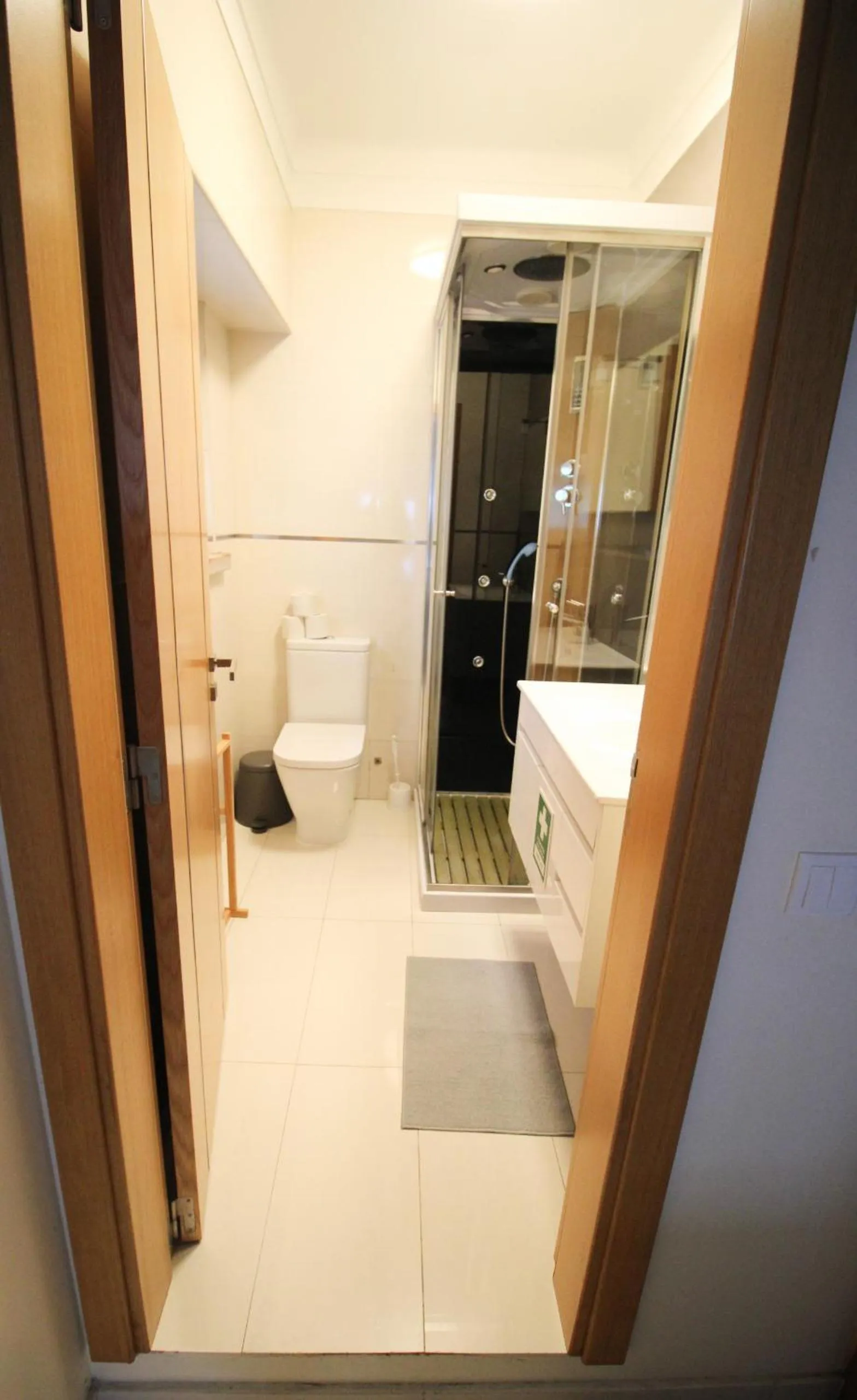 Bathroom in Oriente DNA Studios V