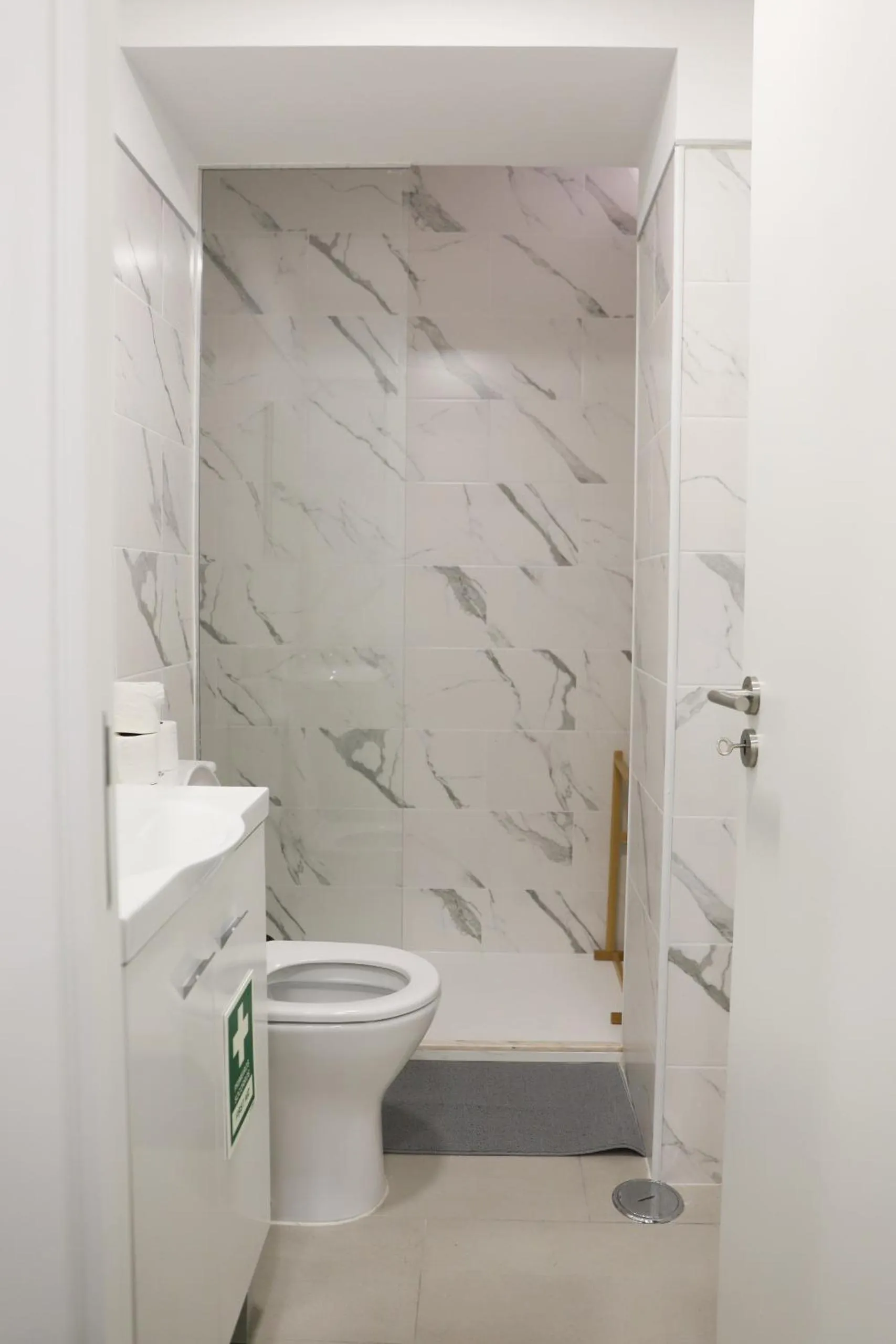 Bathroom in Oriente DNA Studios V