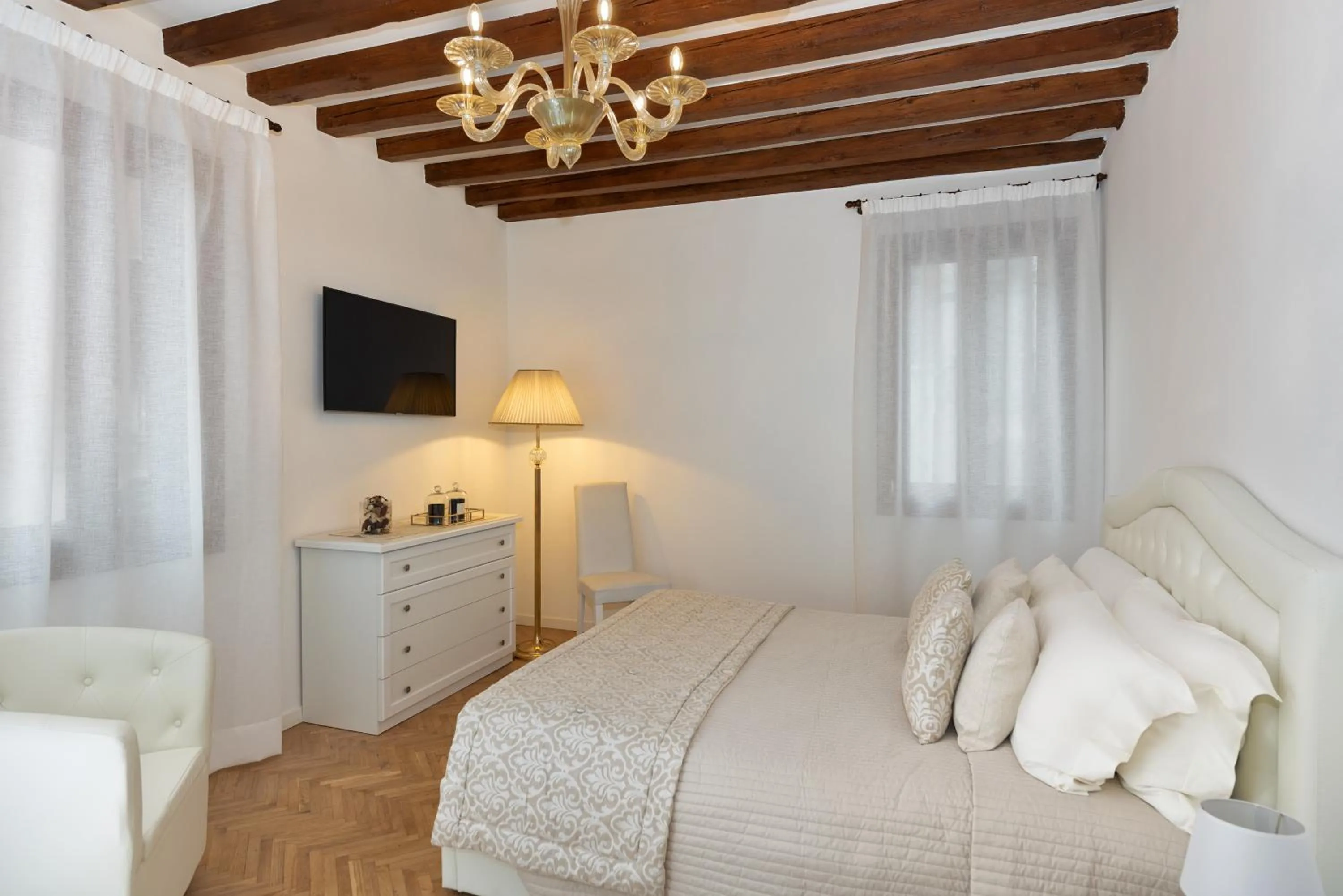 Bed in Casanova Fenice - Canal View