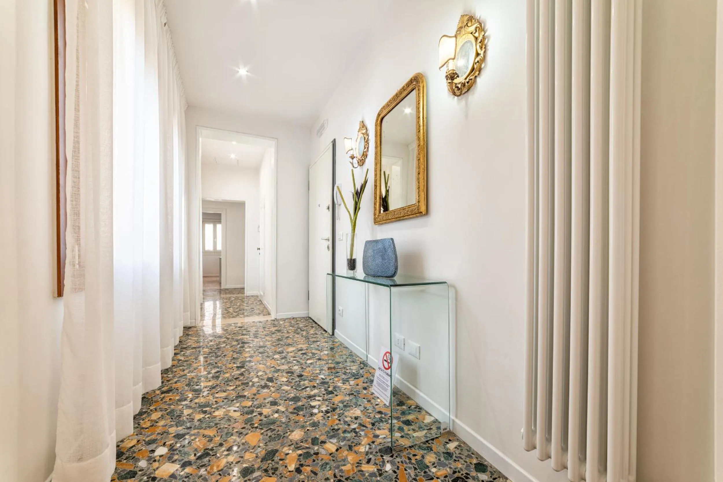 Photo of the whole room in Casanova Fenice - Canal View