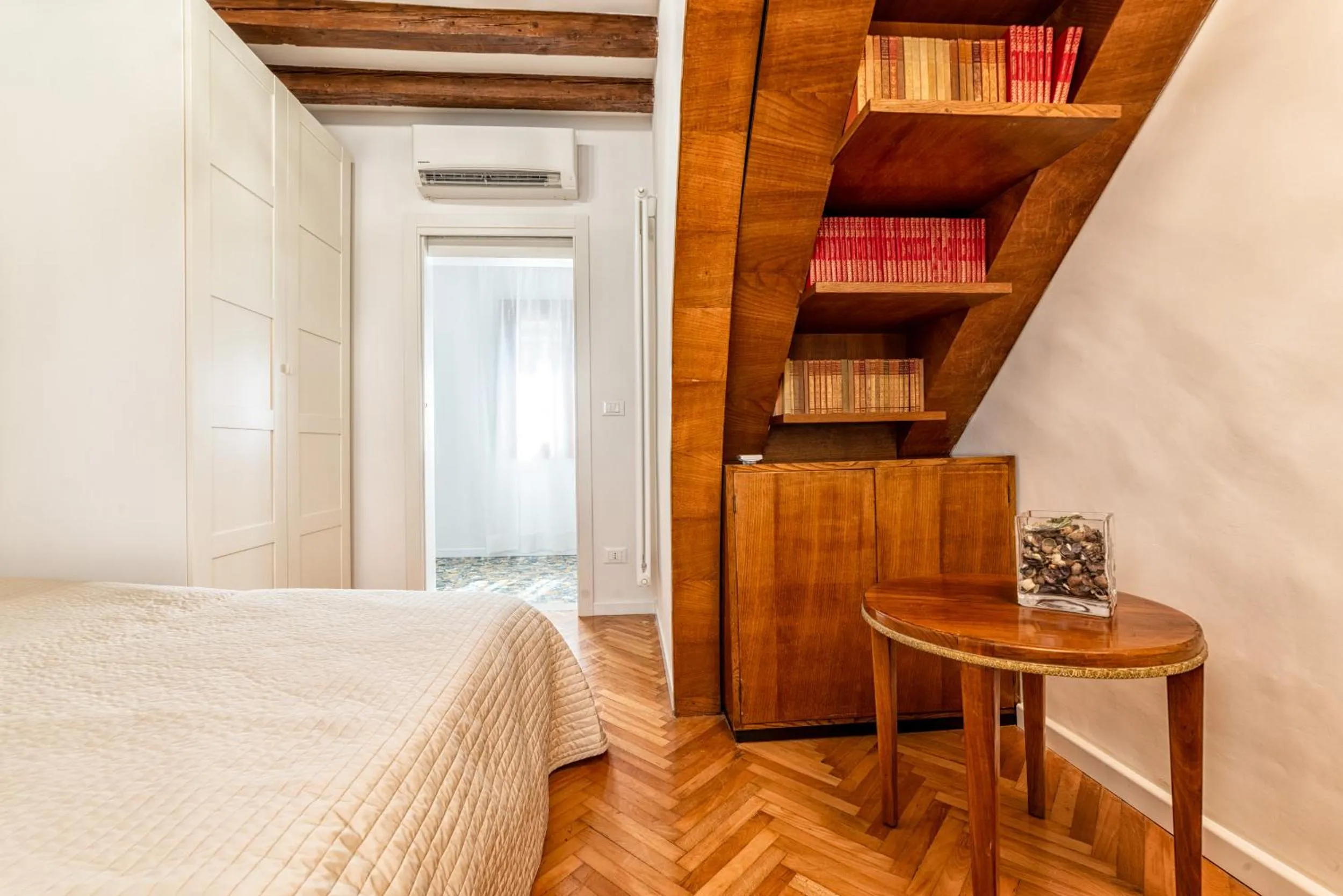 Bedroom, Bed in Casanova Fenice - Canal View