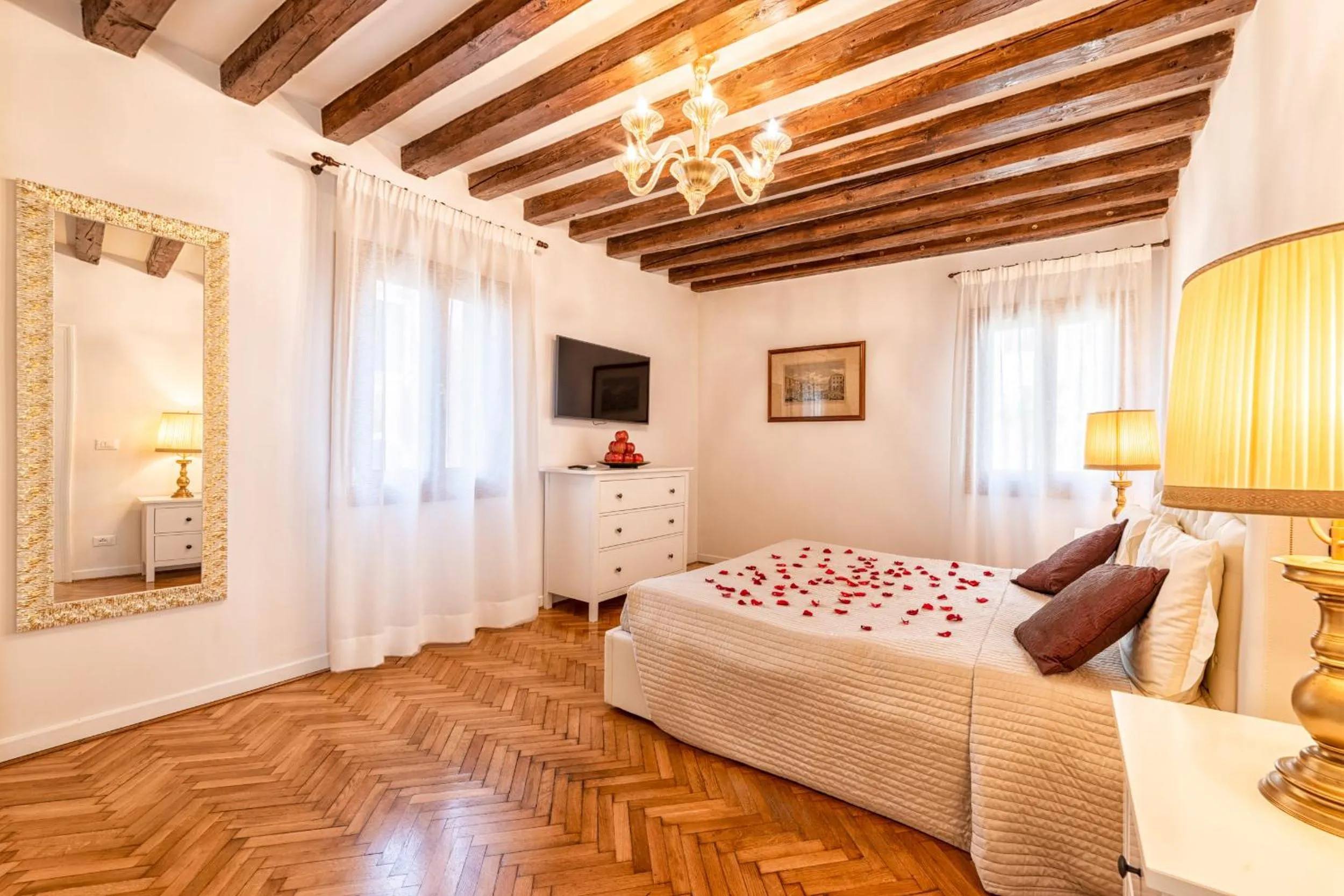 Bed in Casanova Fenice - Canal View