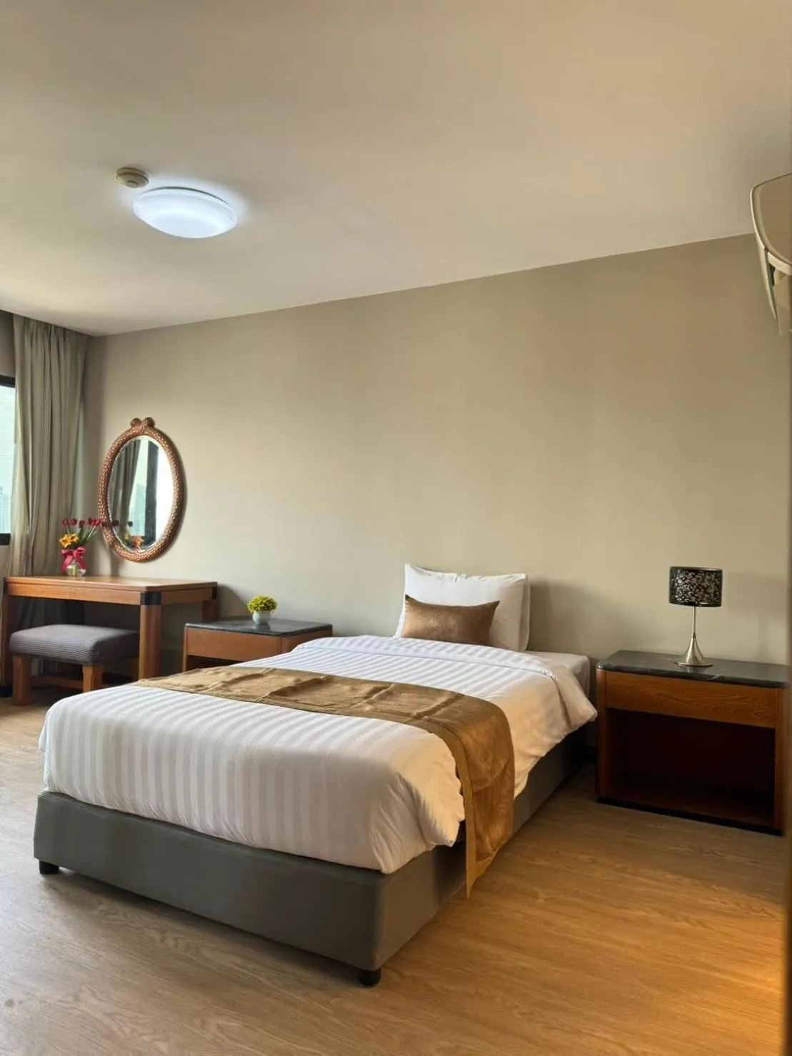 Bed in United Tower Thonglor by Aspira