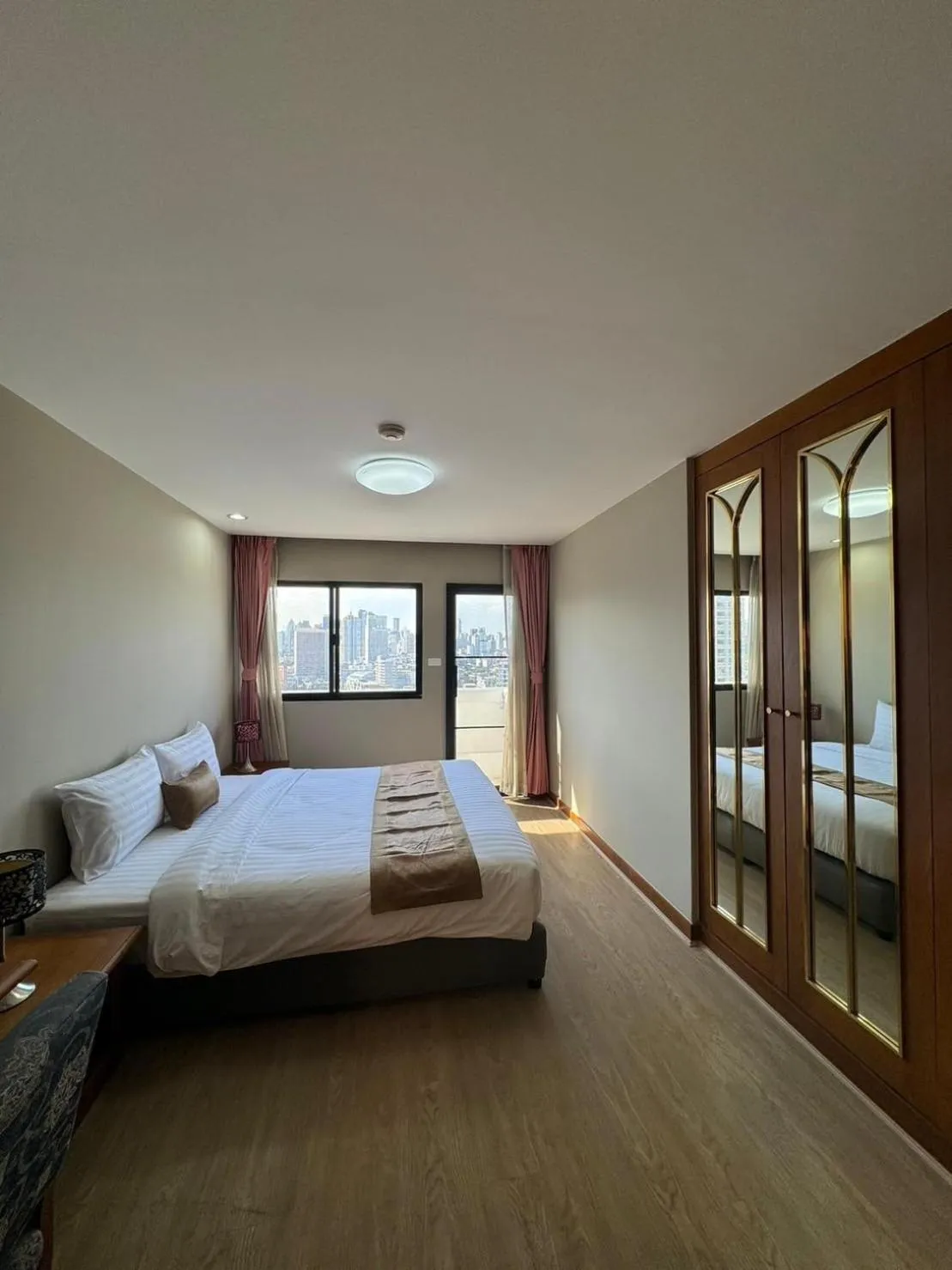 Bed in United Tower Thonglor by Aspira