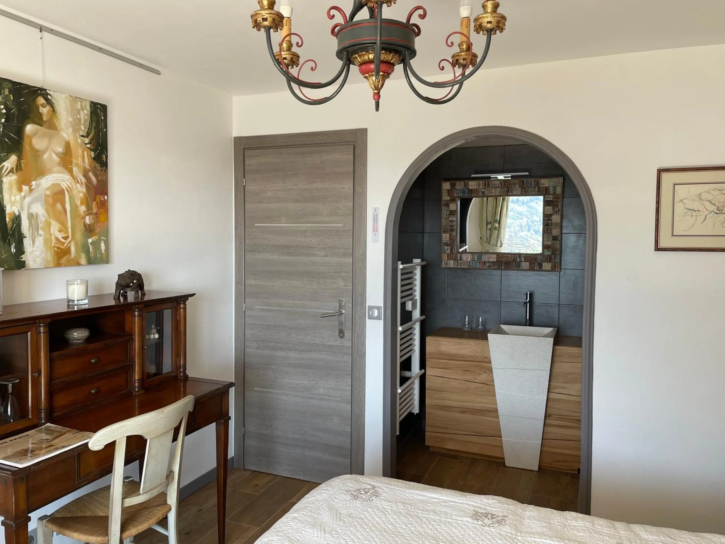 Photo of the whole room in Le Clos des Senteurs de Chateauneuf de Grasse