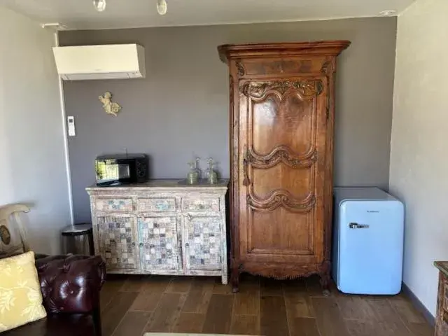 Double Room with Mountain View - single occupancy in Le Clos des Senteurs de Chateauneuf de Grasse Double Room with Mountain View - single occupancy in Le Clos des Senteurs de Chateauneuf de Grasse