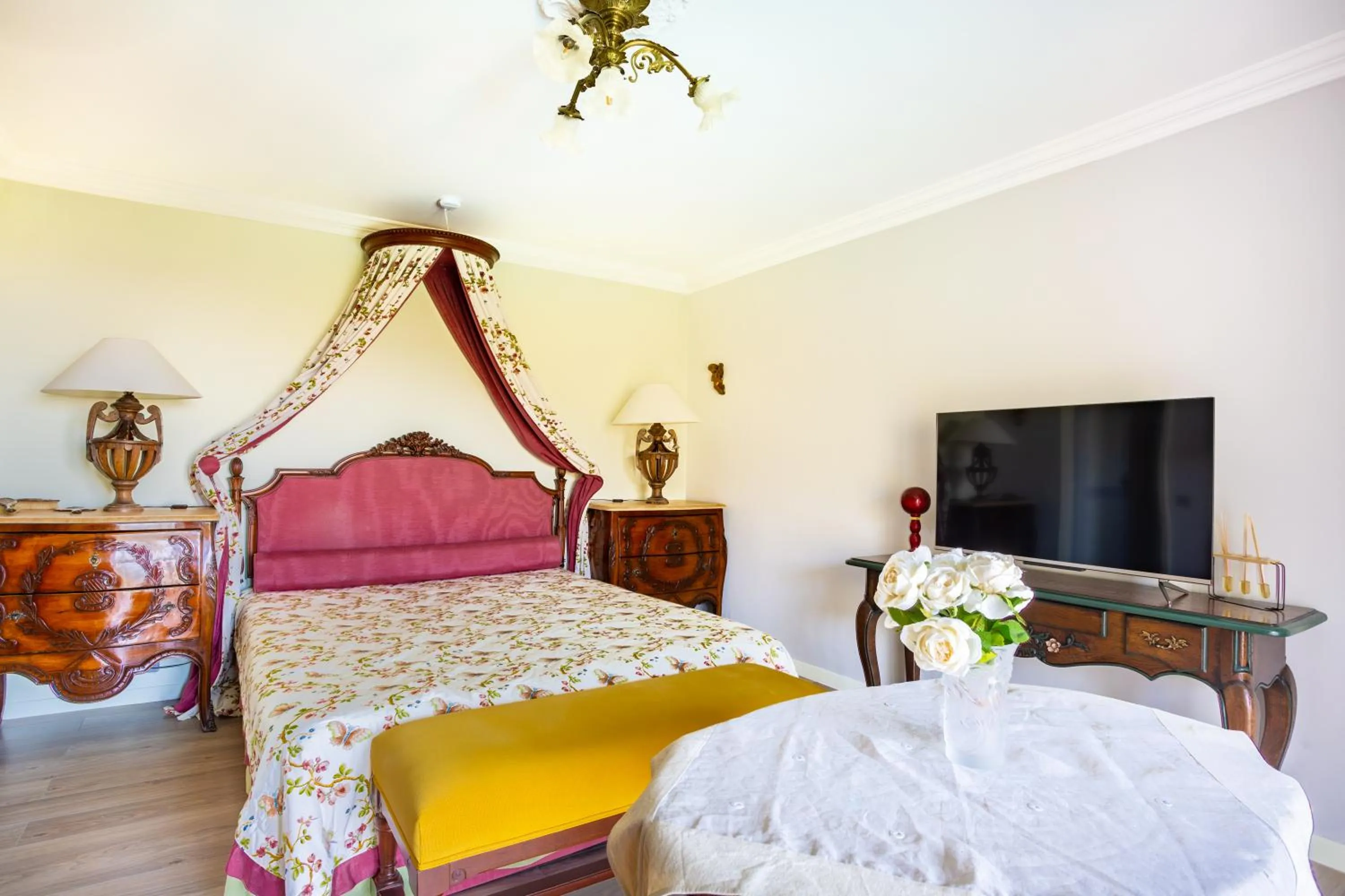 Bed in Le Clos des Senteurs de Chateauneuf de Grasse