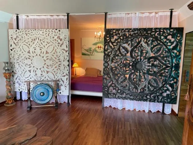 Photo of the whole room, Bed in Le Clos des Senteurs de Chateauneuf de Grasse