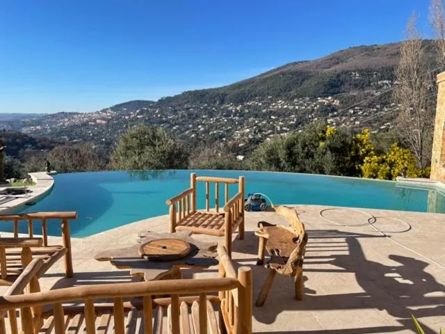 Pool view in Le Clos des Senteurs de Chateauneuf de Grasse