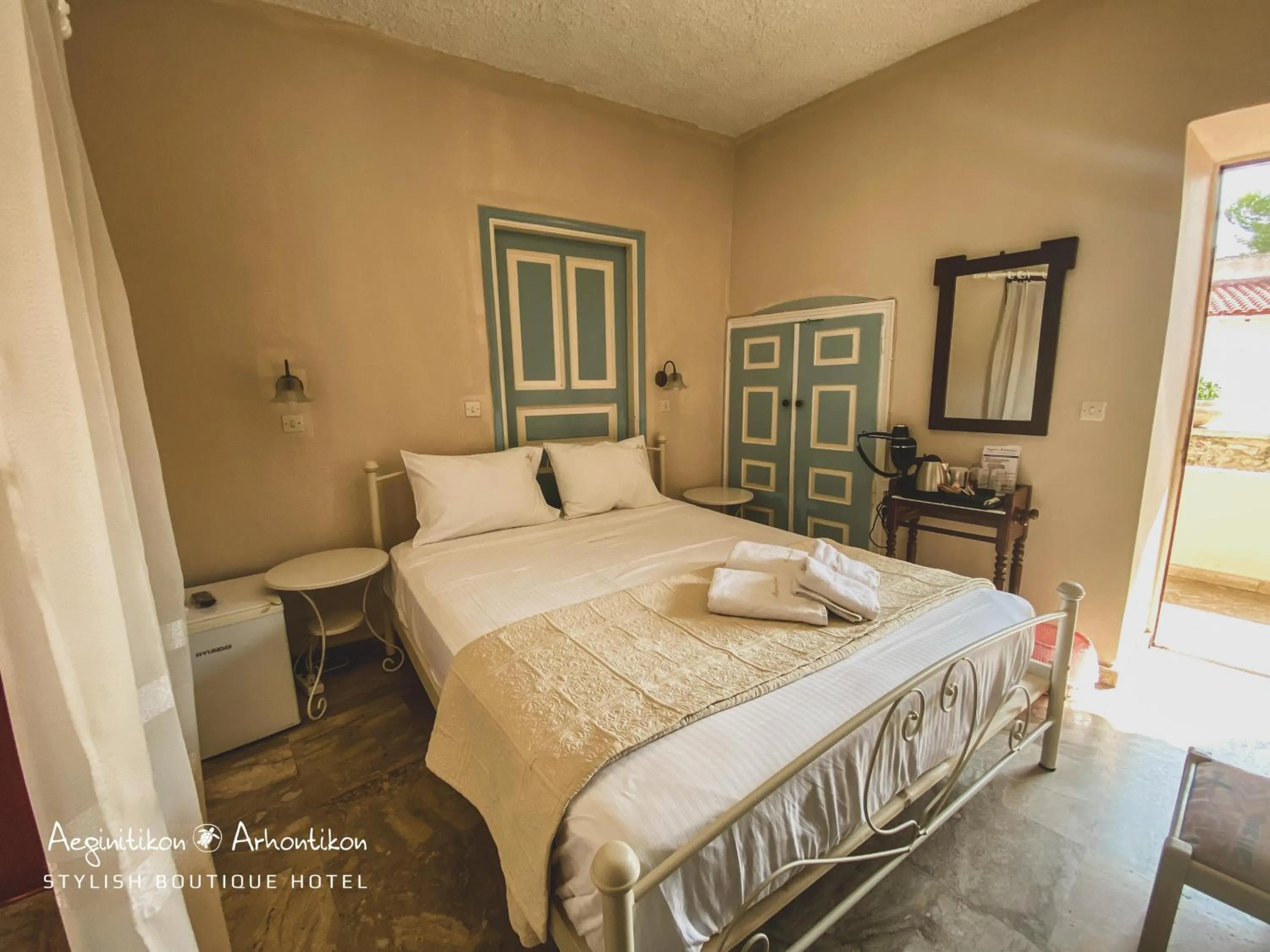 Bed in Aeginitikon Arhontikon Stylish Boutique Hotel