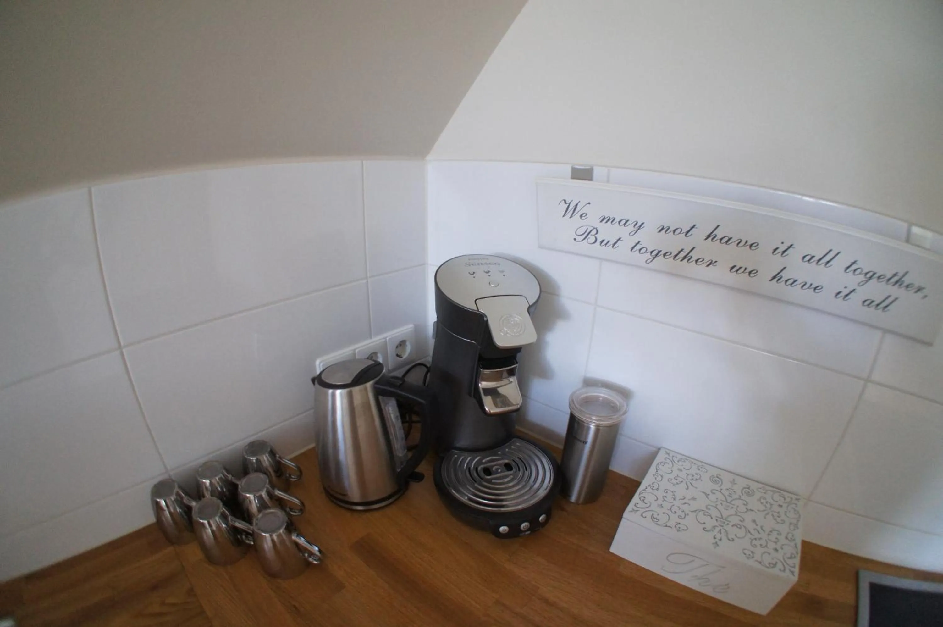 Coffee/tea facilities in Prince On The Roof