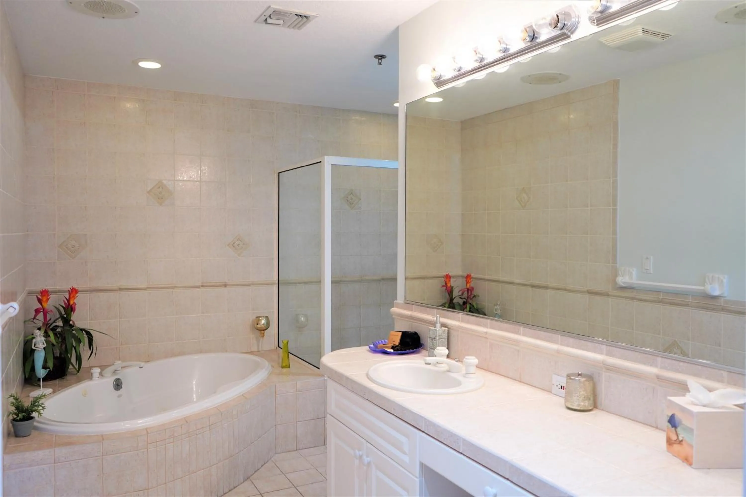 Shower in Glunz Ocean Beach Hotel and Resort