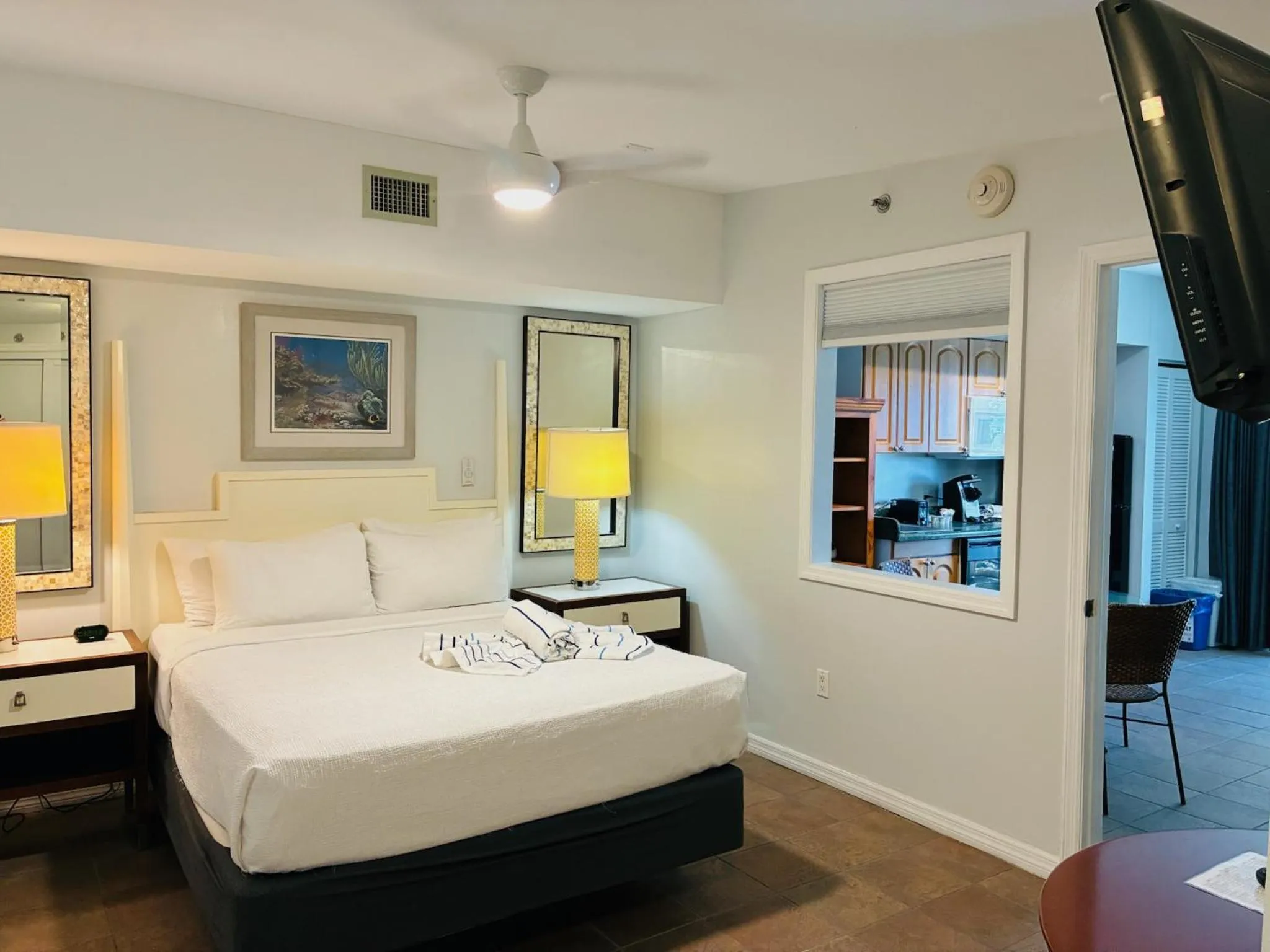 Bedroom, Bed in Glunz Ocean Beach Hotel and Resort