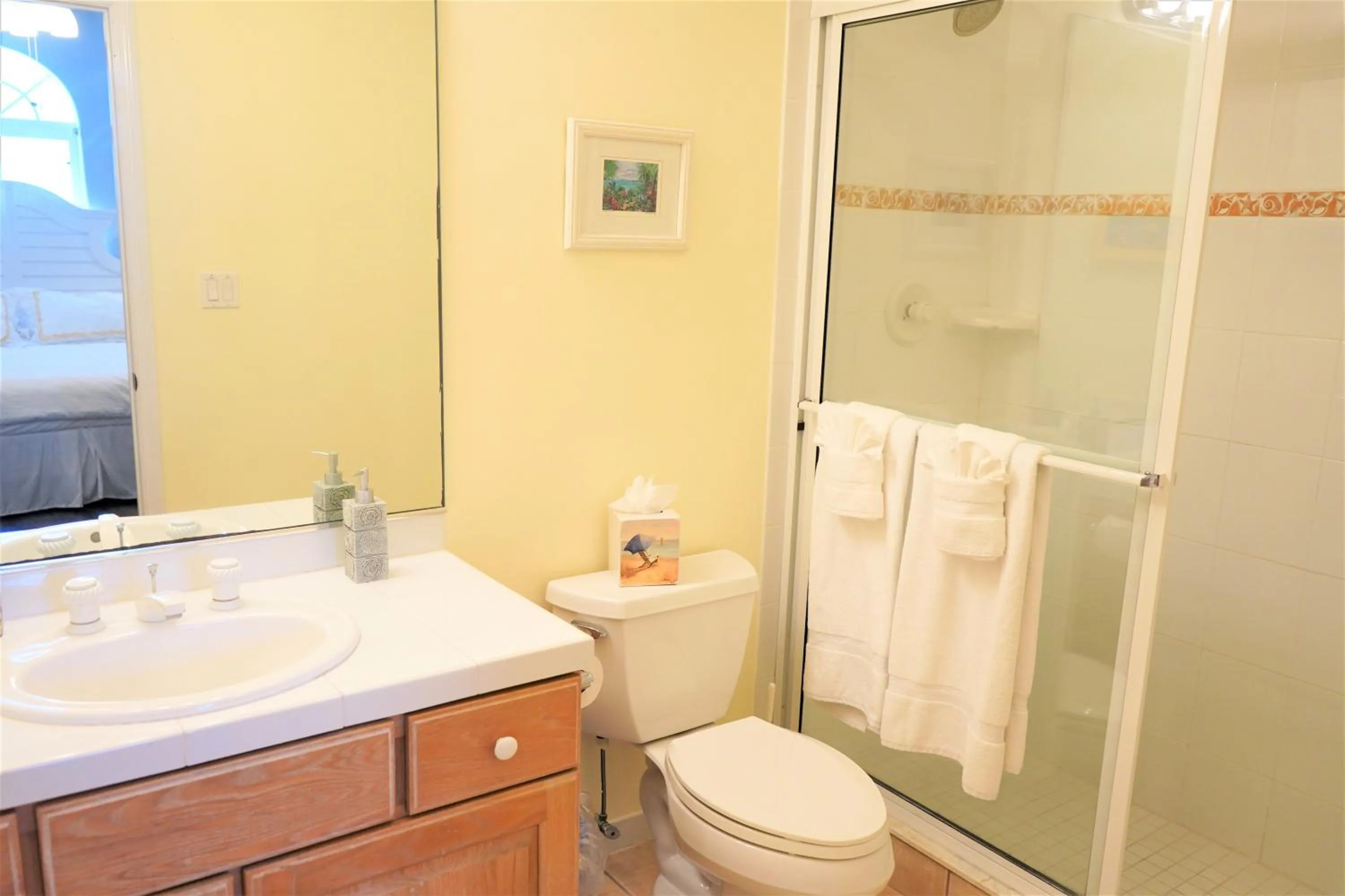 Shower in Glunz Ocean Beach Hotel and Resort