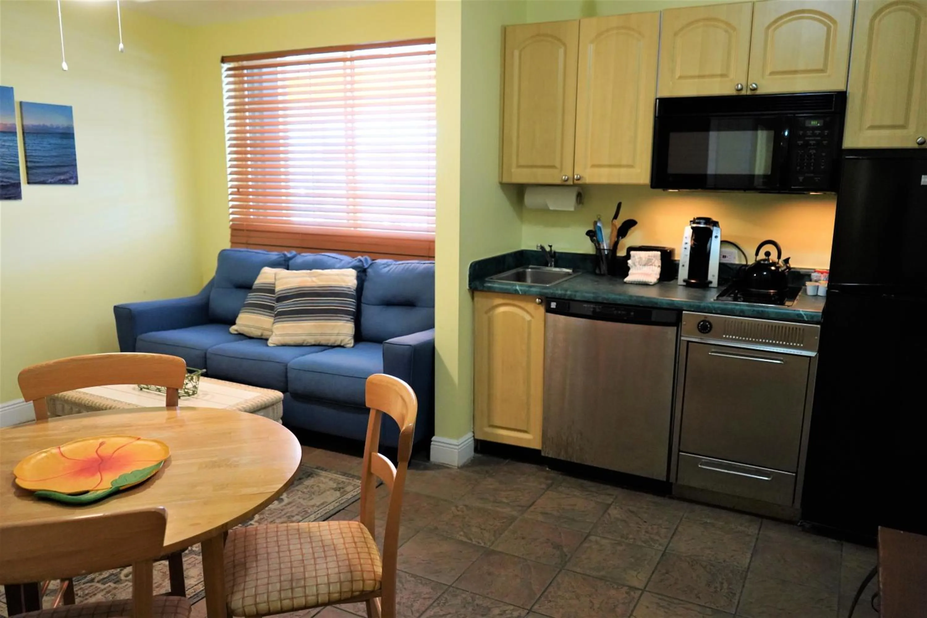 Kitchen or kitchenette in Glunz Ocean Beach Hotel and Resort