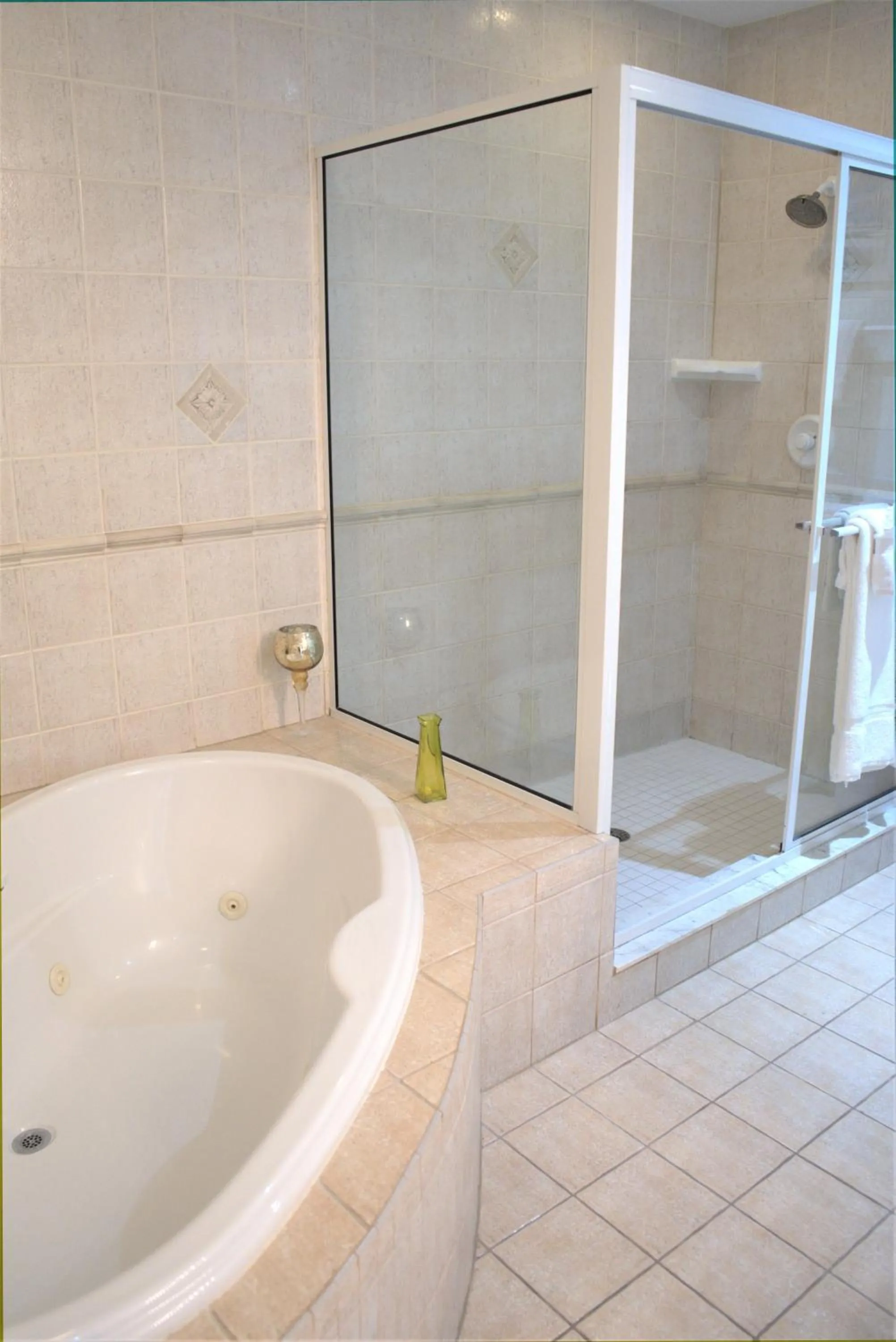 Shower in Glunz Ocean Beach Hotel and Resort