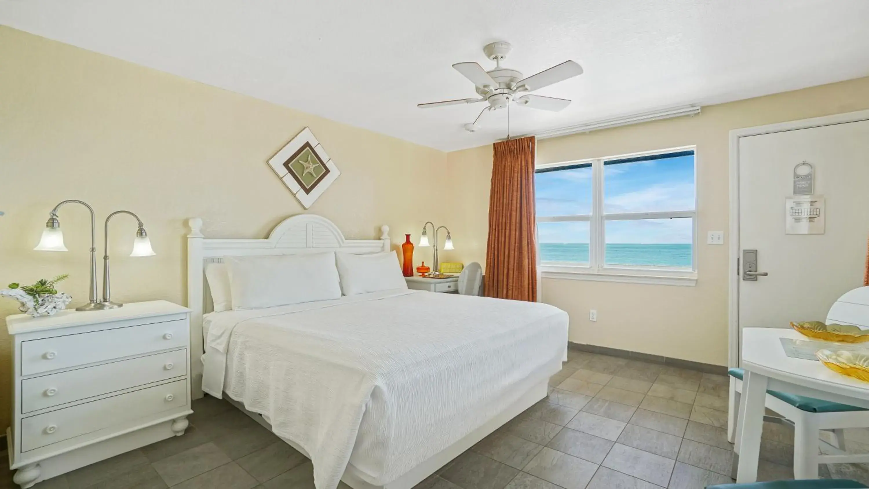 Bed in Glunz Ocean Beach Hotel and Resort Bed in Glunz Ocean Beach Hotel and Resort