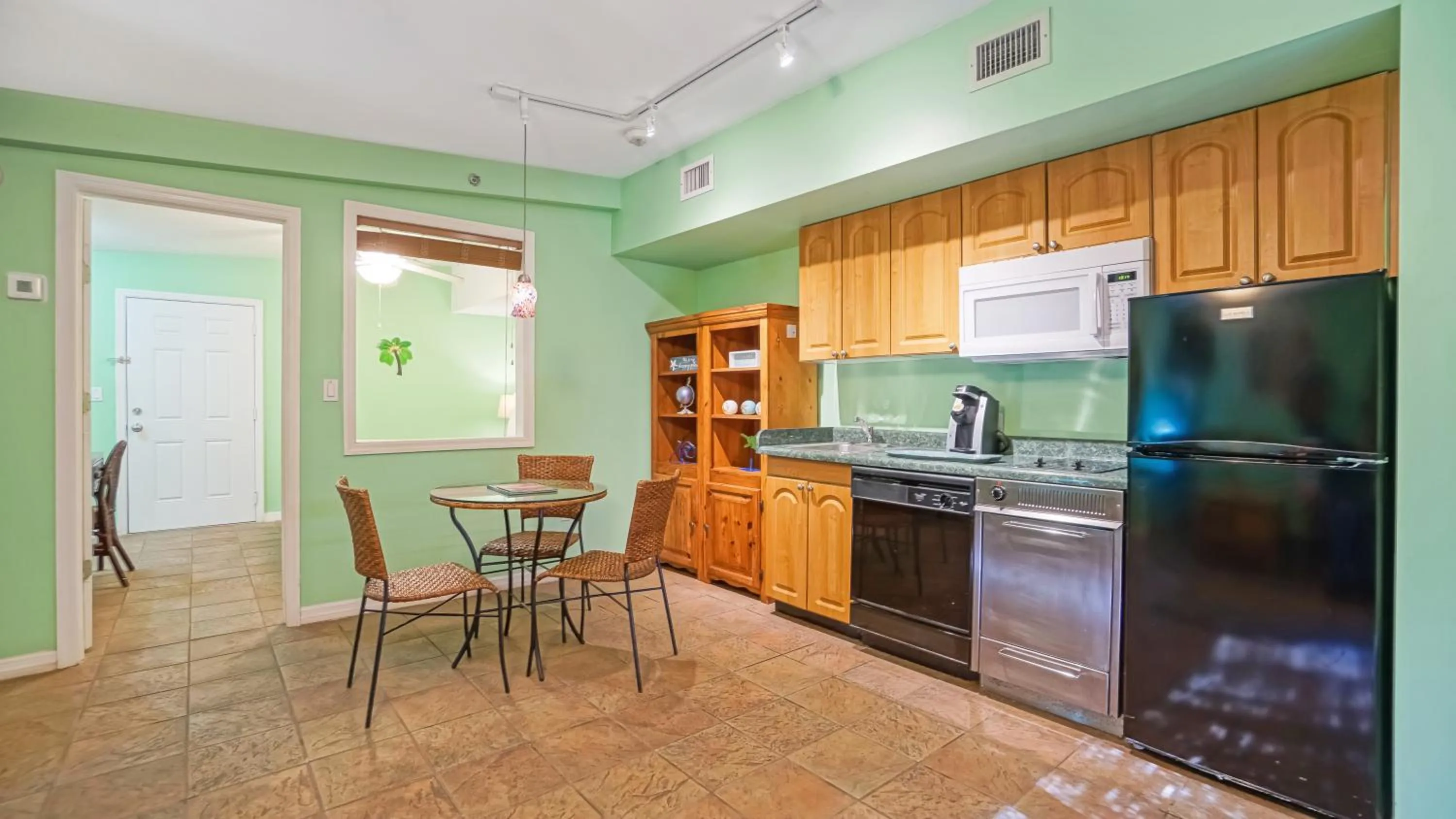 Kitchen or kitchenette in Glunz Ocean Beach Hotel and Resort