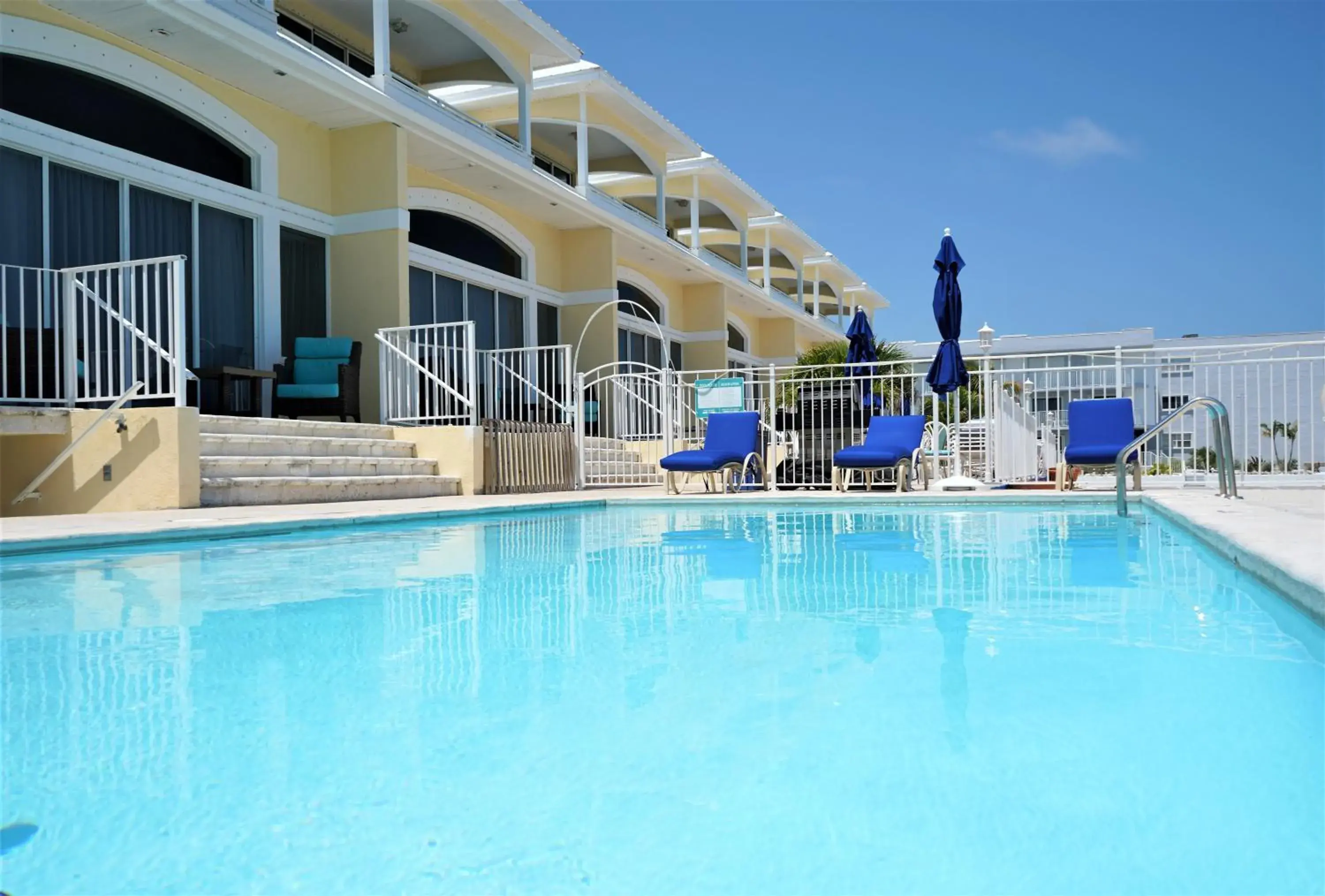 Swimming pool in Glunz Ocean Beach Hotel and Resort Swimming pool in Glunz Ocean Beach Hotel and Resort