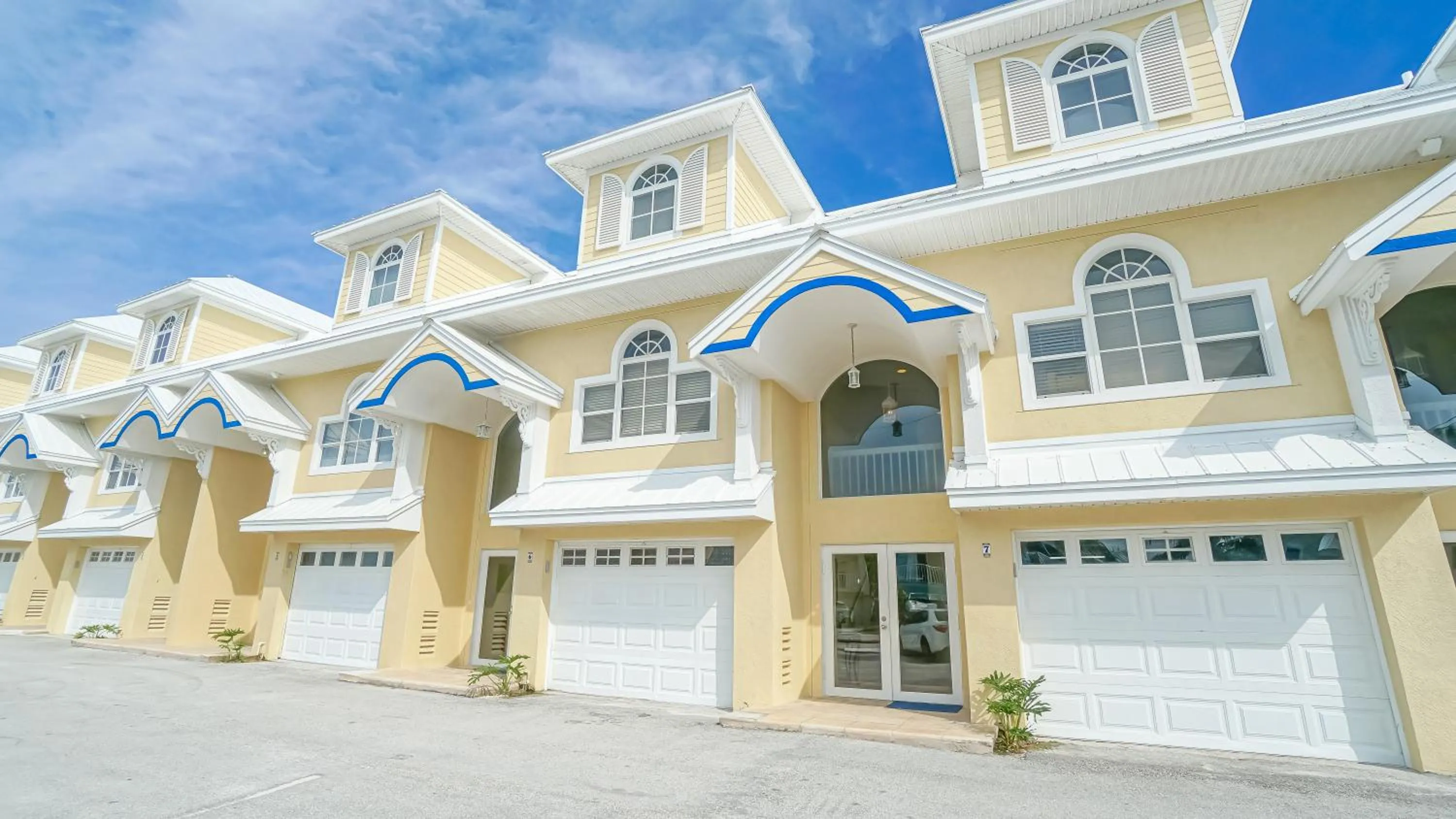 Property building in Glunz Ocean Beach Hotel and Resort