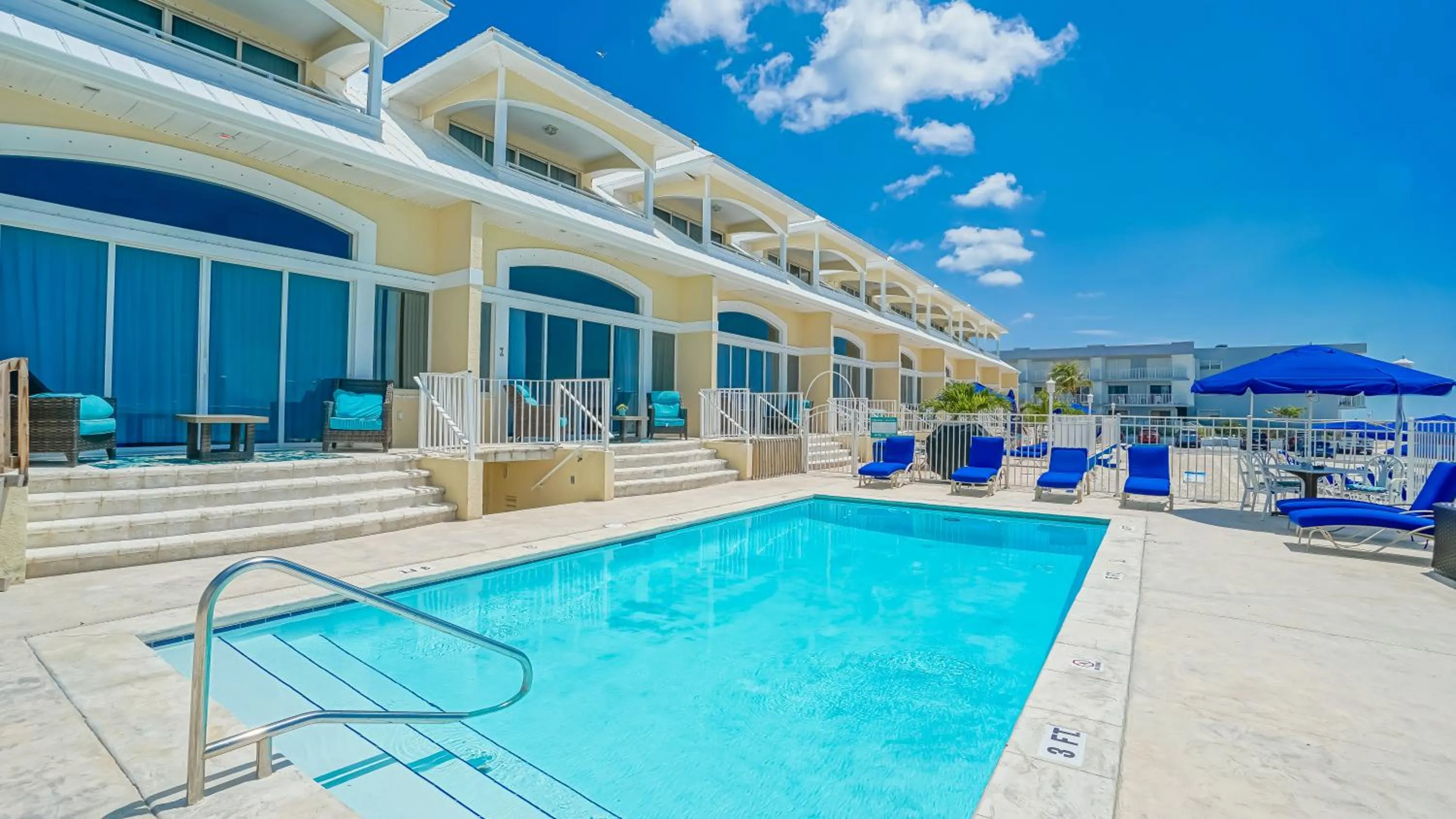 Swimming pool in Glunz Ocean Beach Hotel and Resort