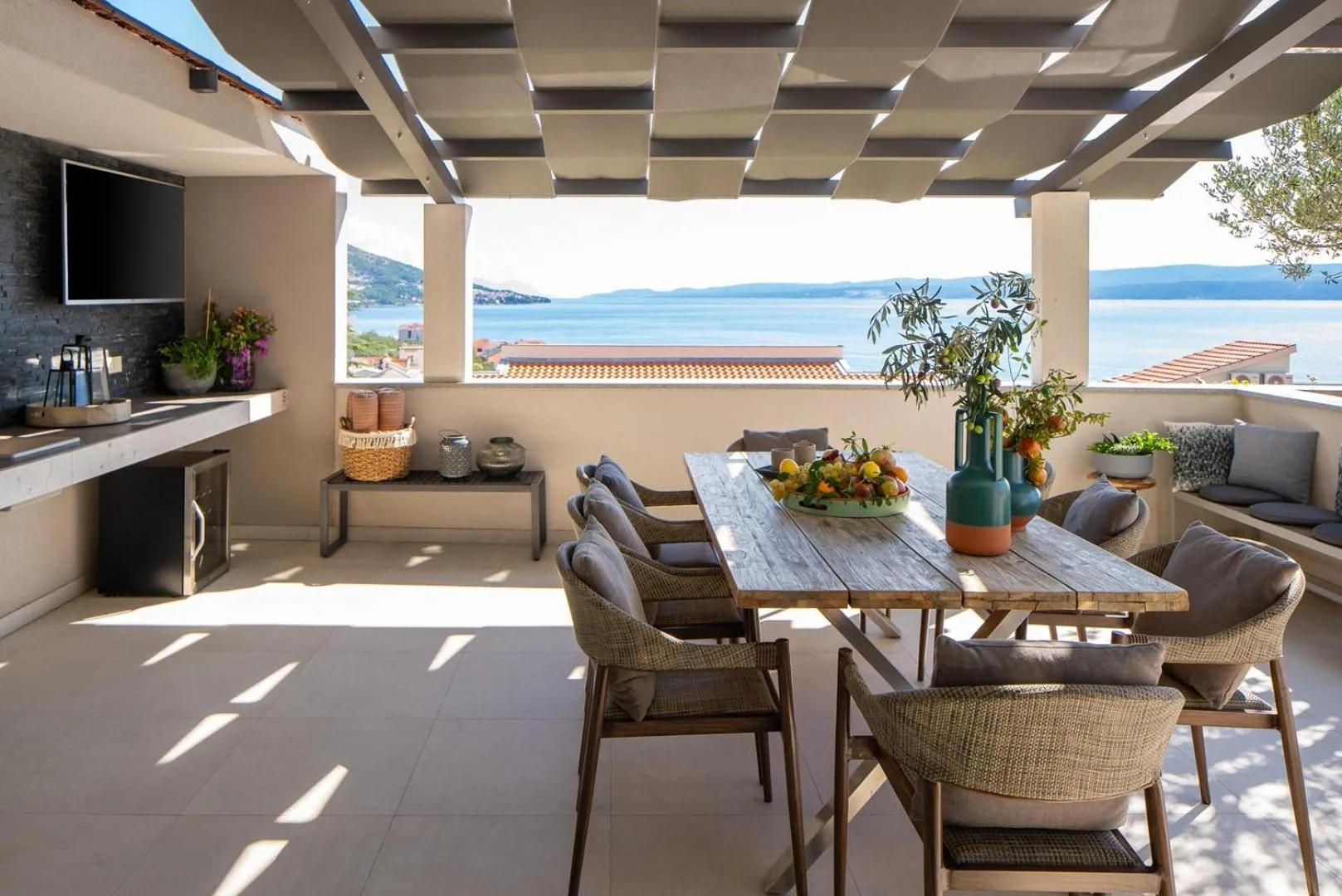 Seaview villa Mila with 4 en-suite bedrooms, private pool, Finnish sauna, Treadmill, sandy beach 250m