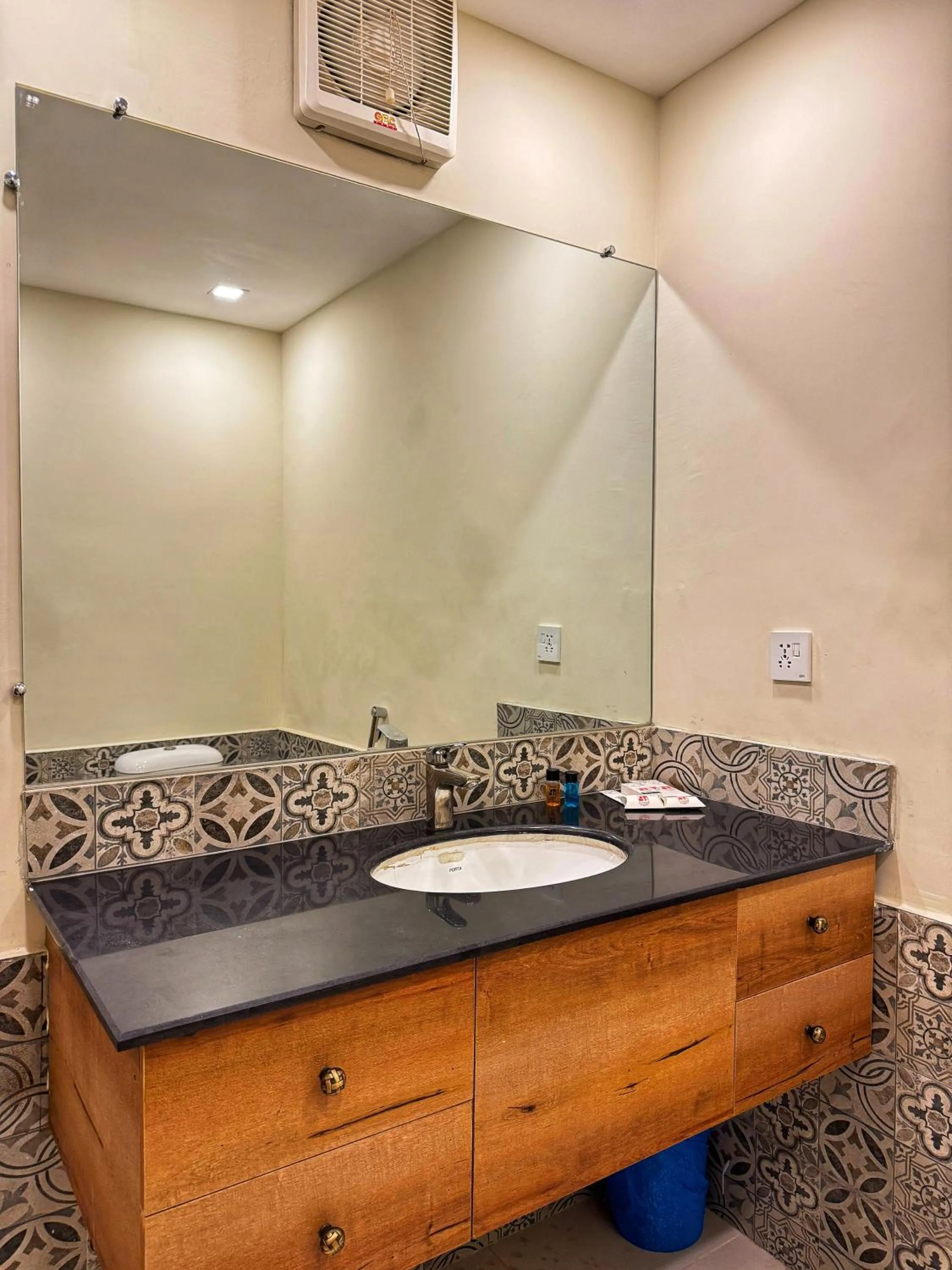 Bathroom in Grand Islamabad Hotel