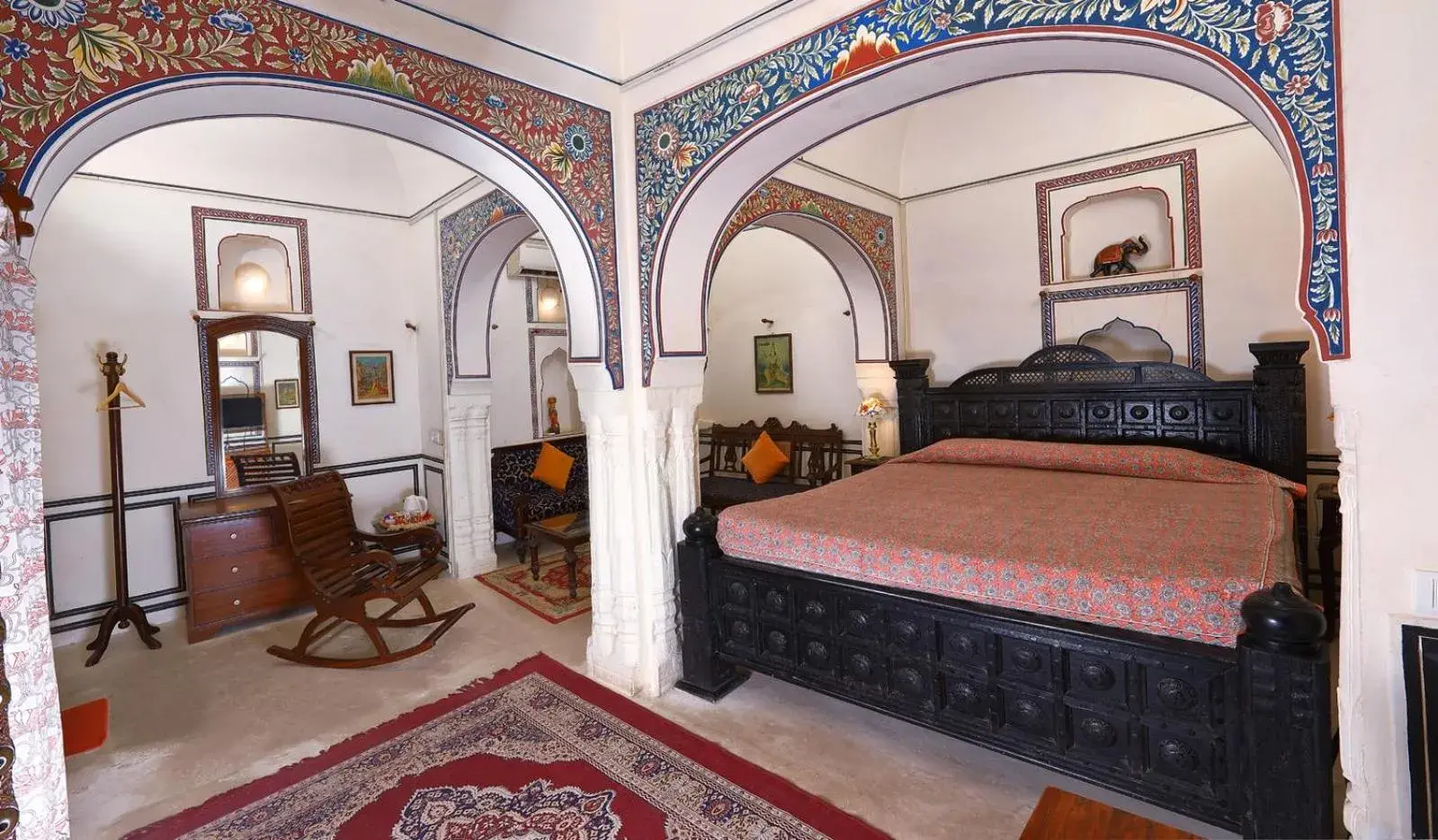 Bedroom, Bed in Hotel Mandawa Haveli Bedroom, Bed in Hotel Mandawa Haveli