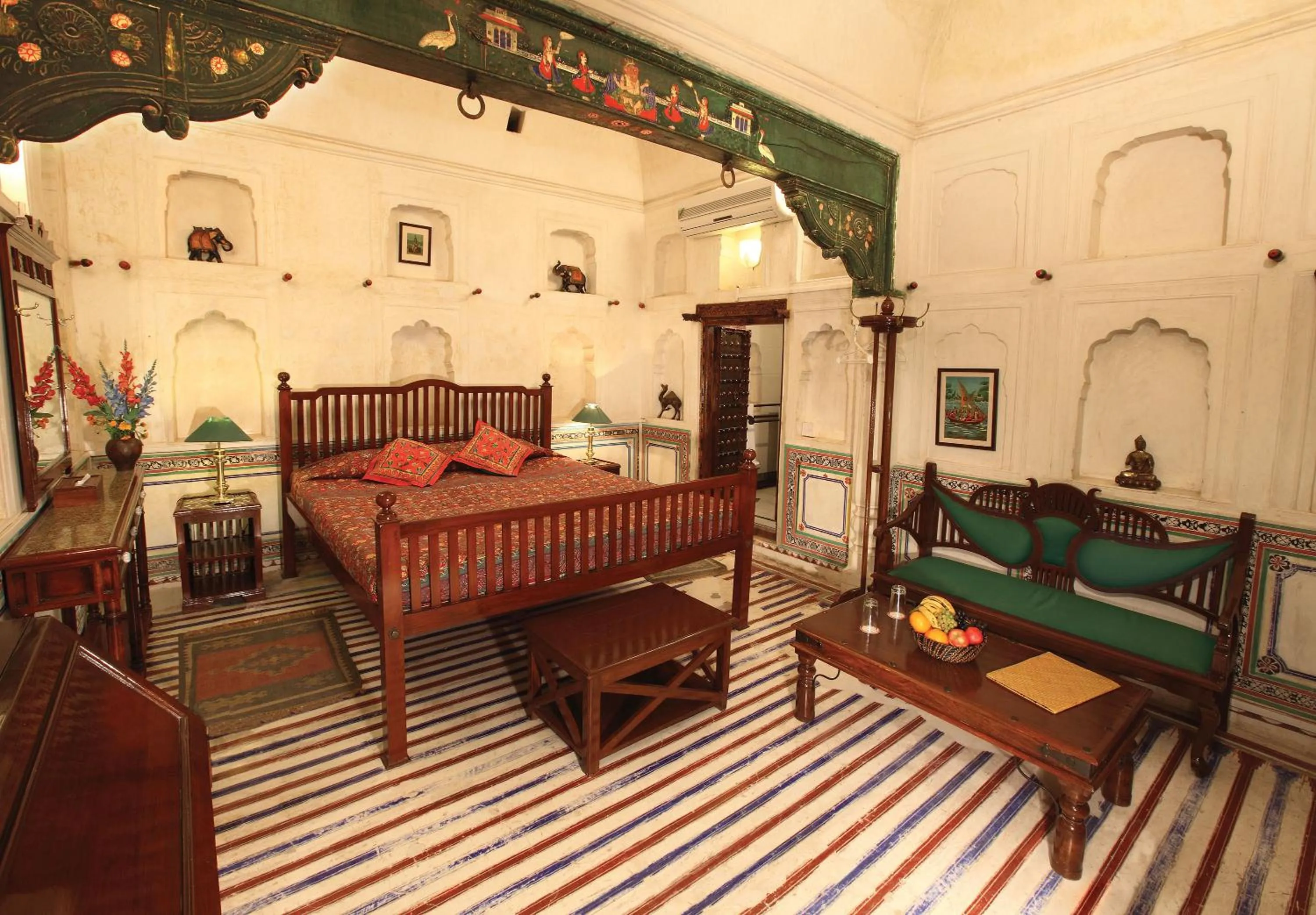 Photo of the whole room, Bed in Hotel Mandawa Haveli