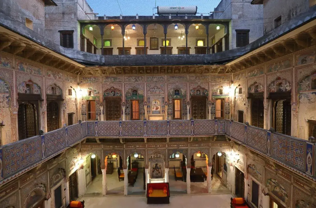 Inner courtyard view in Hotel Mandawa Haveli Inner courtyard view in Hotel Mandawa Haveli