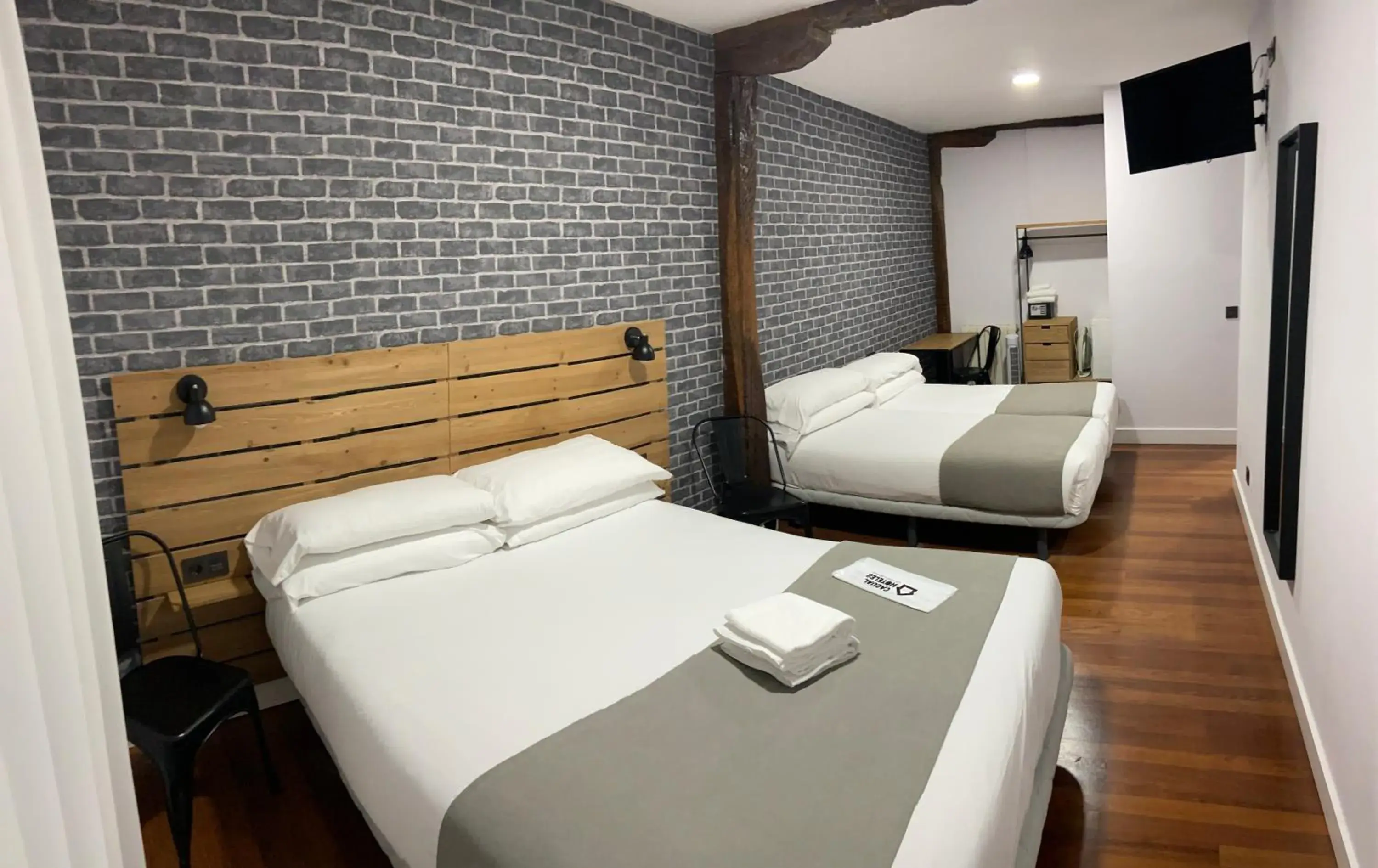 Photo of the whole room, Bed in Casual Mardones Photo of the whole room, Bed in Casual Mardones