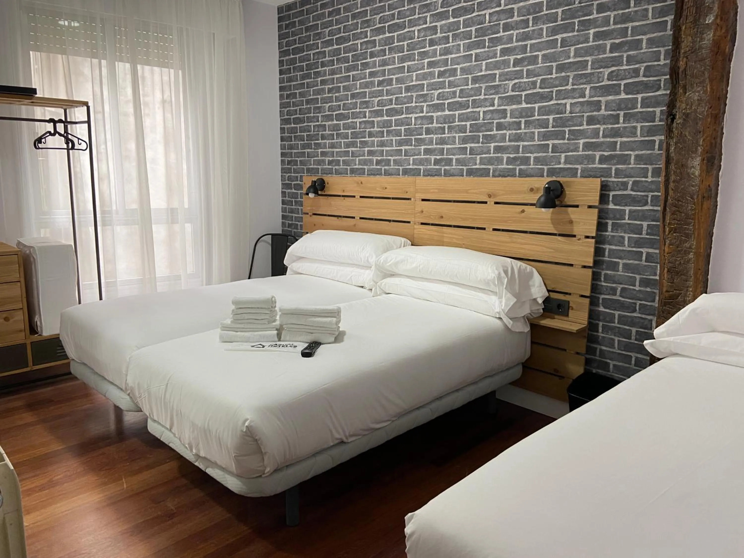 Photo of the whole room, Bed in Casual Mardones