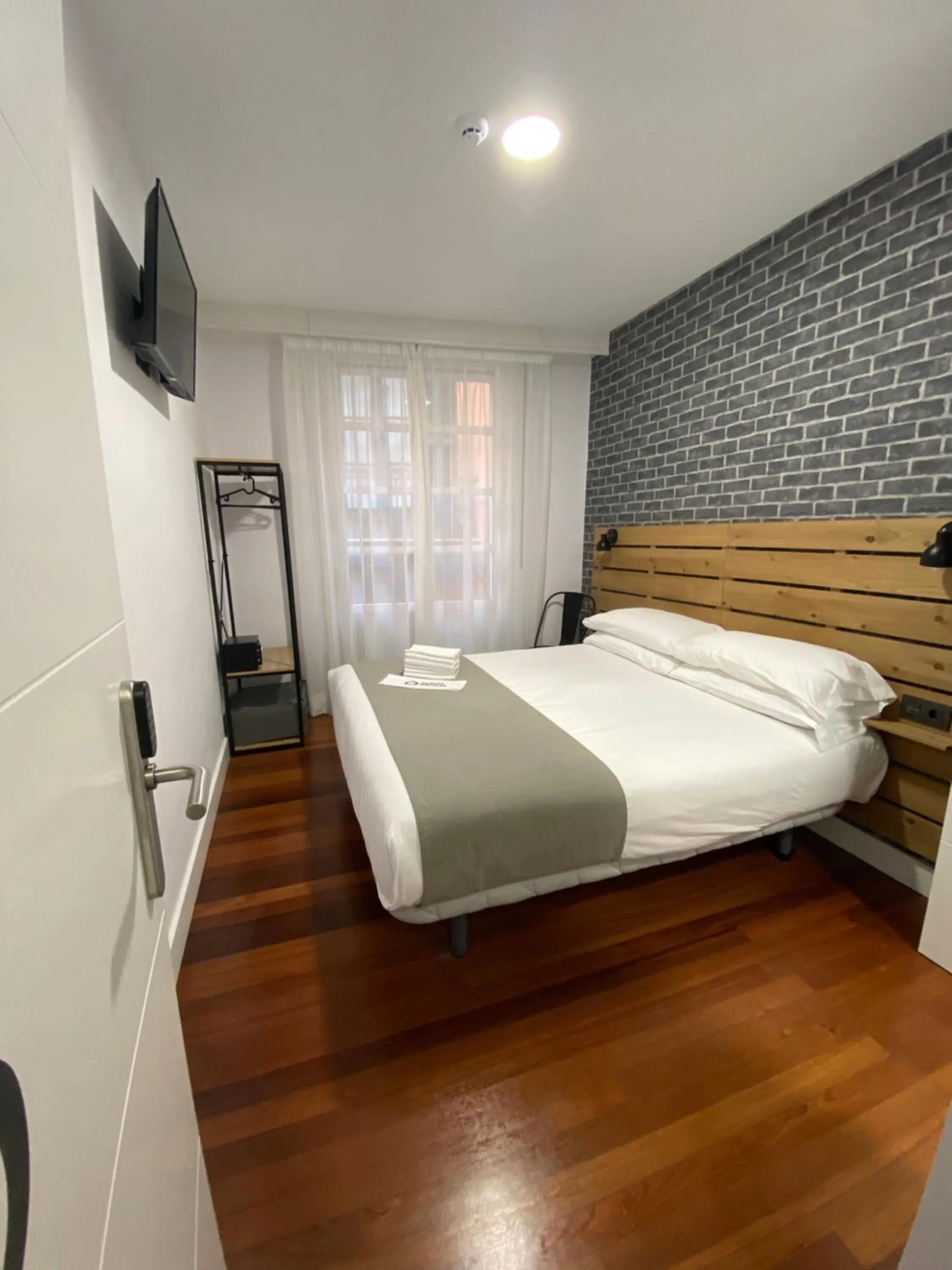 Photo of the whole room, Bed in Casual Mardones