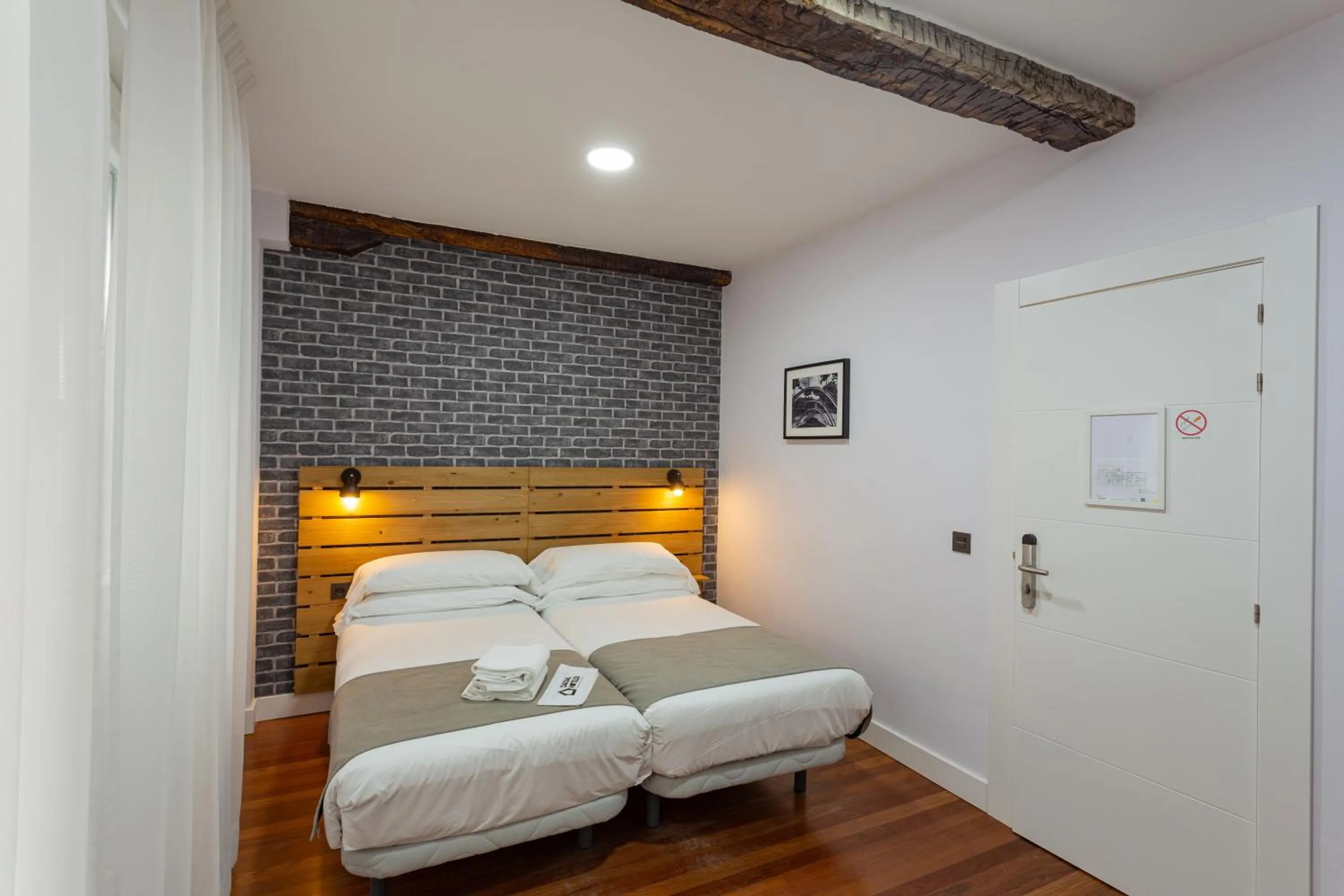 Photo of the whole room, Bed in Casual Mardones