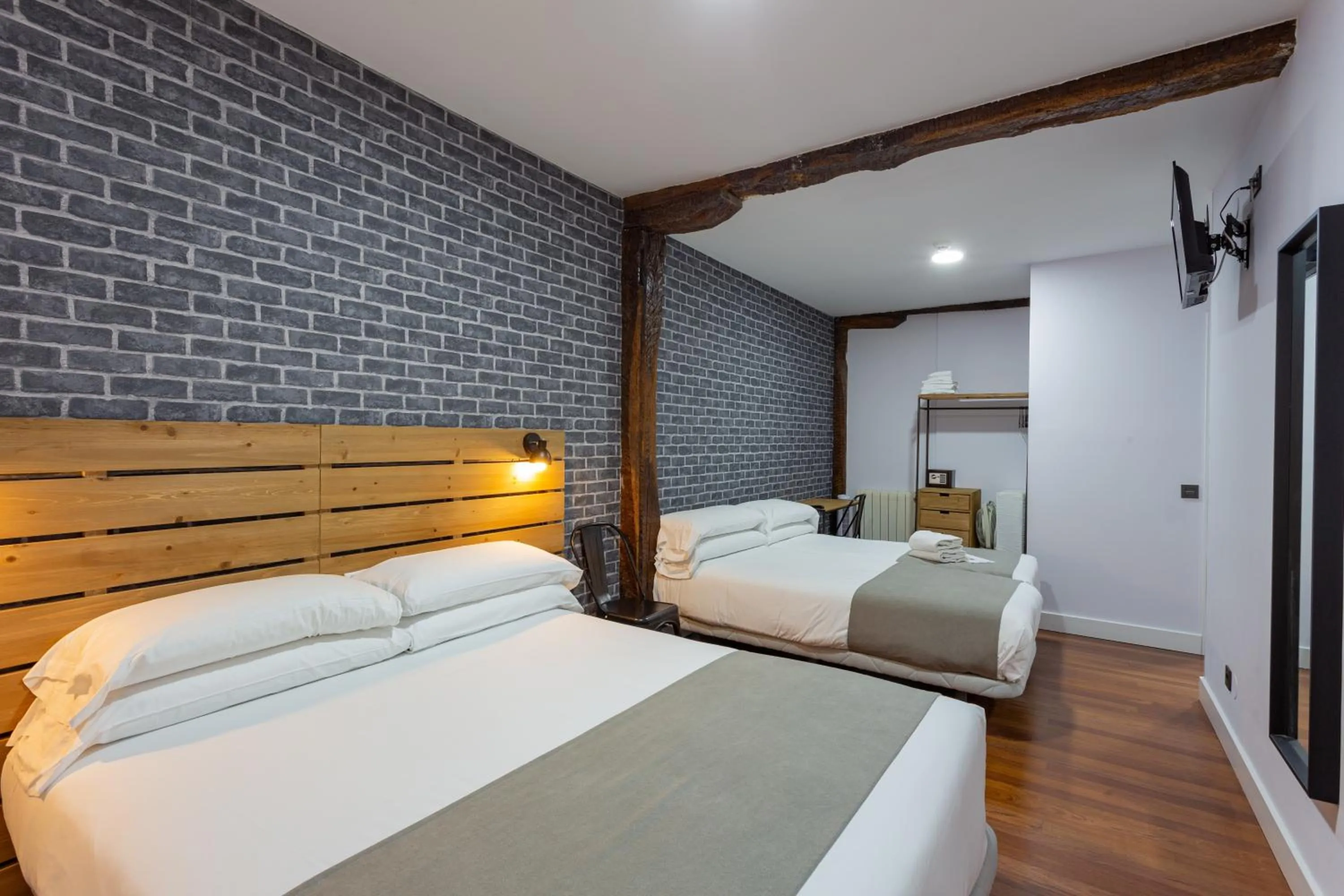 Photo of the whole room, Bed in Casual Mardones