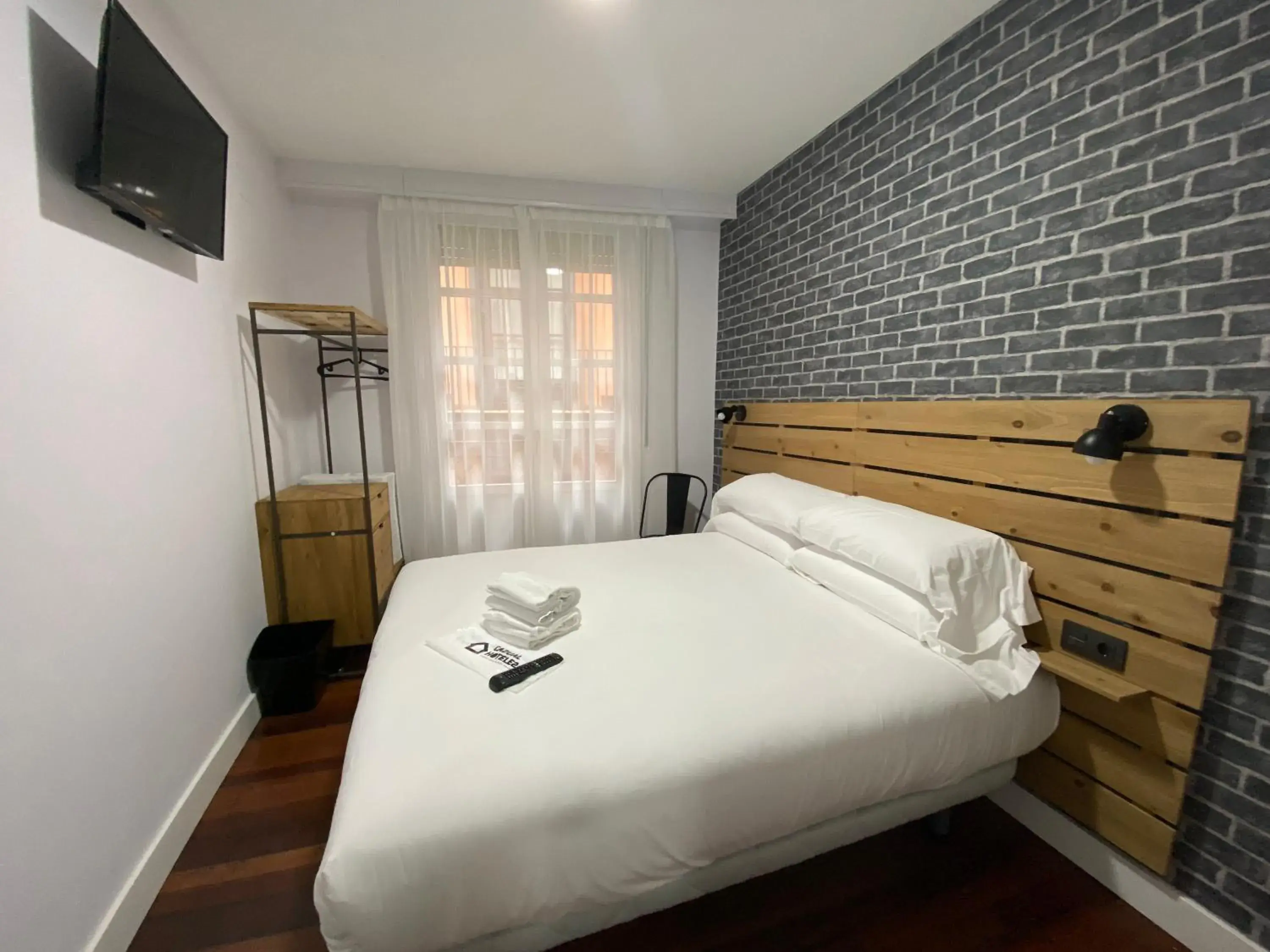 Photo of the whole room, Bed in Casual Mardones Photo of the whole room, Bed in Casual Mardones