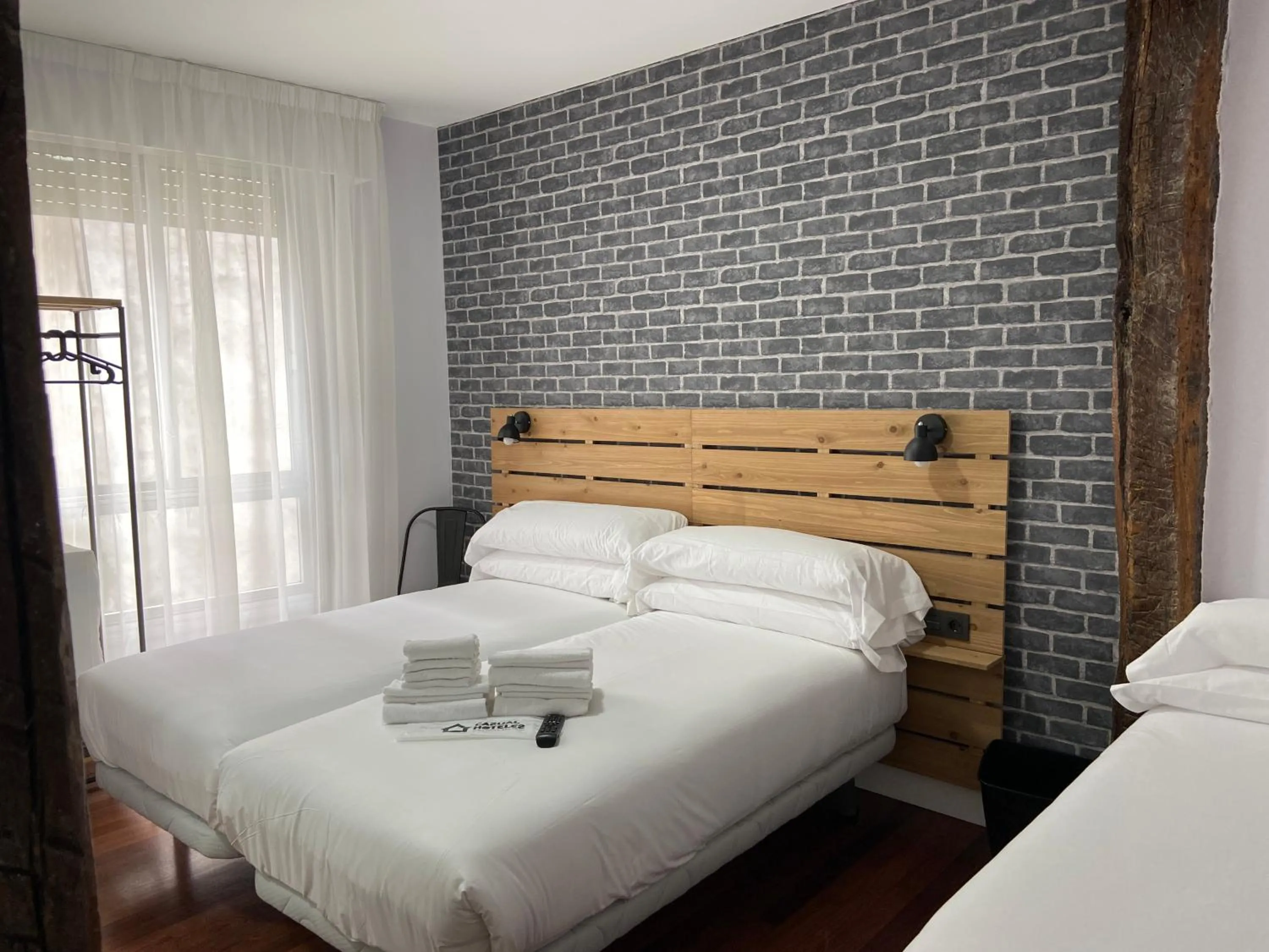 Photo of the whole room, Bed in Casual Mardones