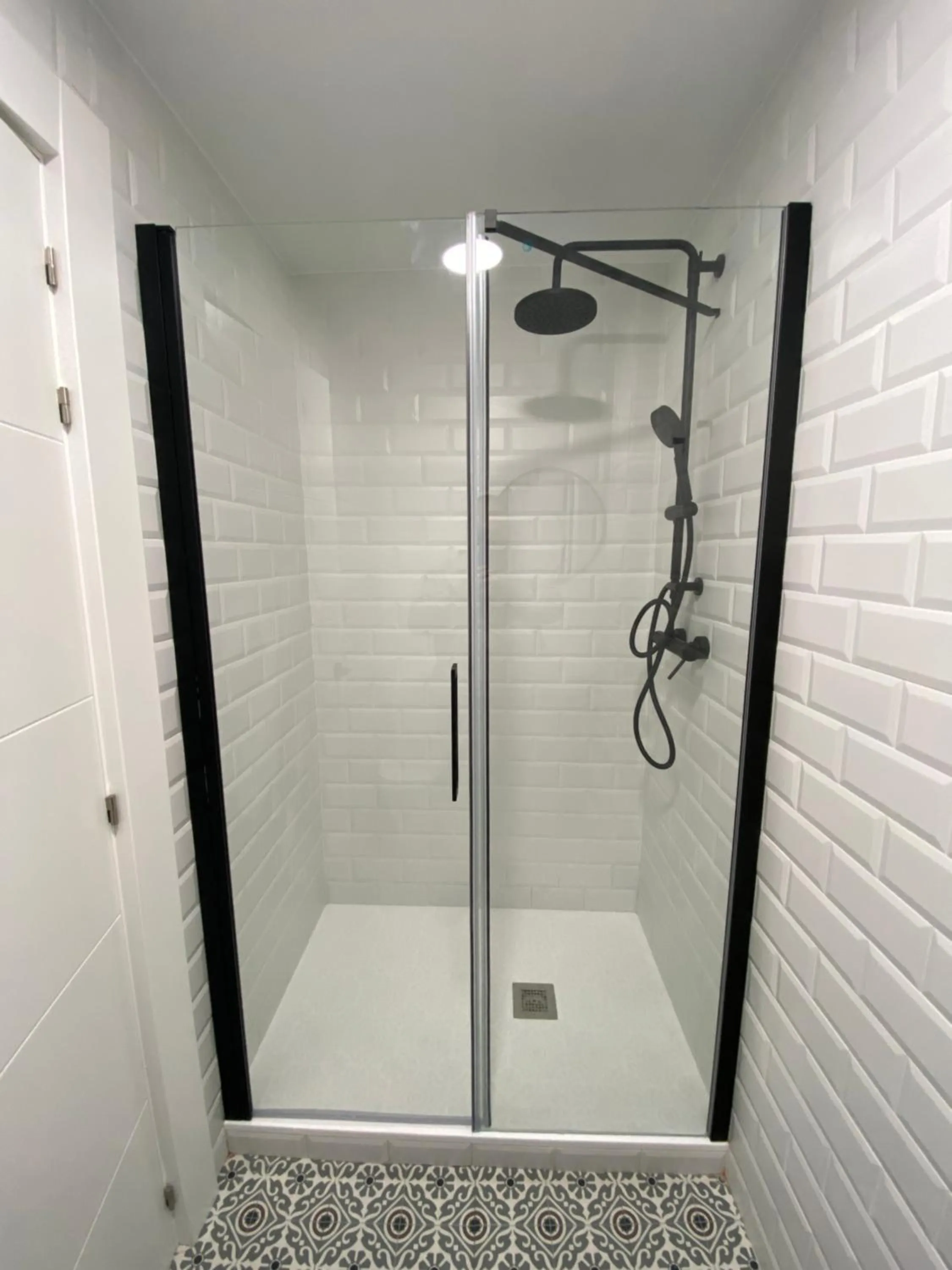 Shower in Casual Mardones