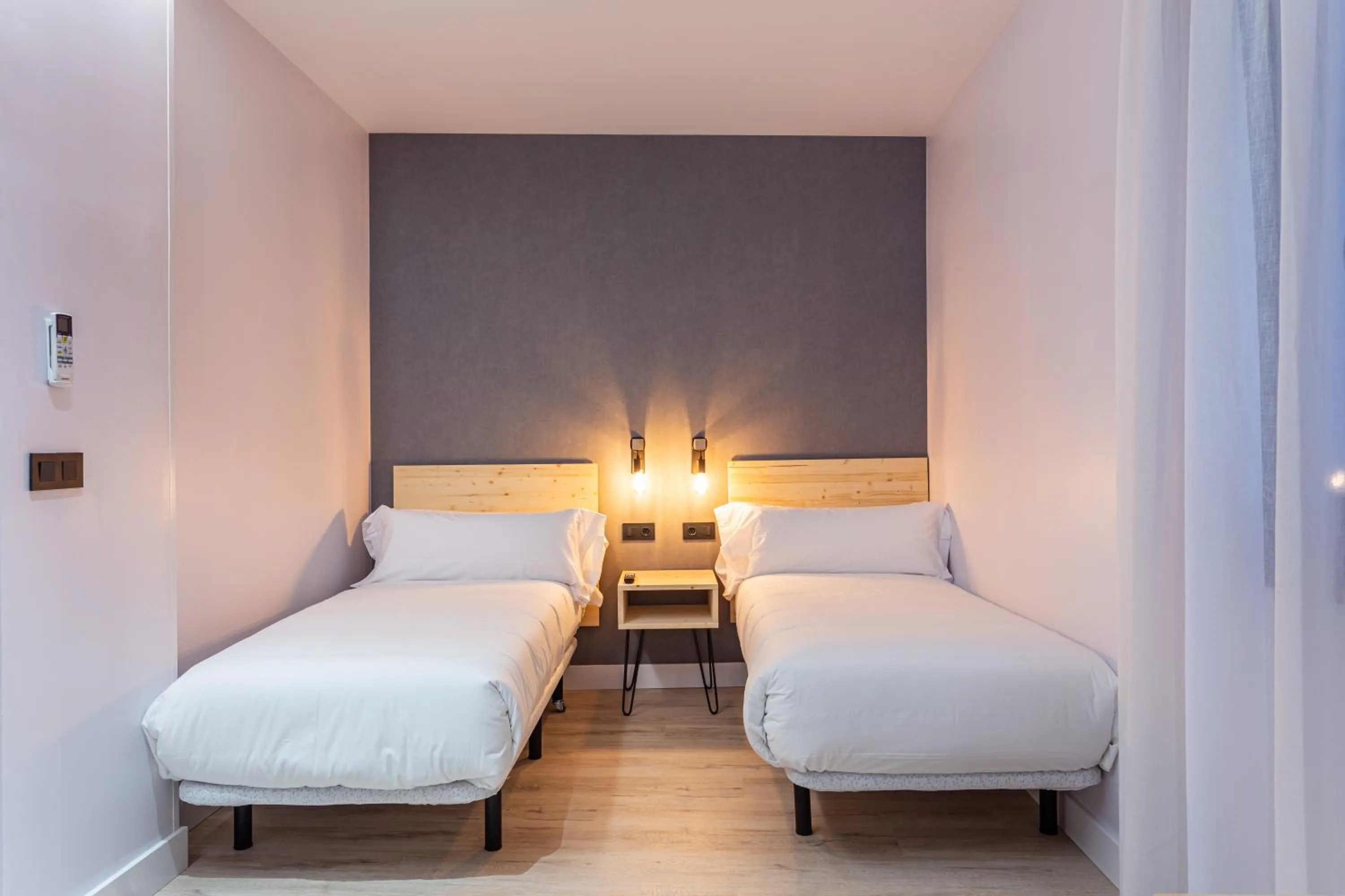 Photo of the whole room, Bed in Casual Fuentes