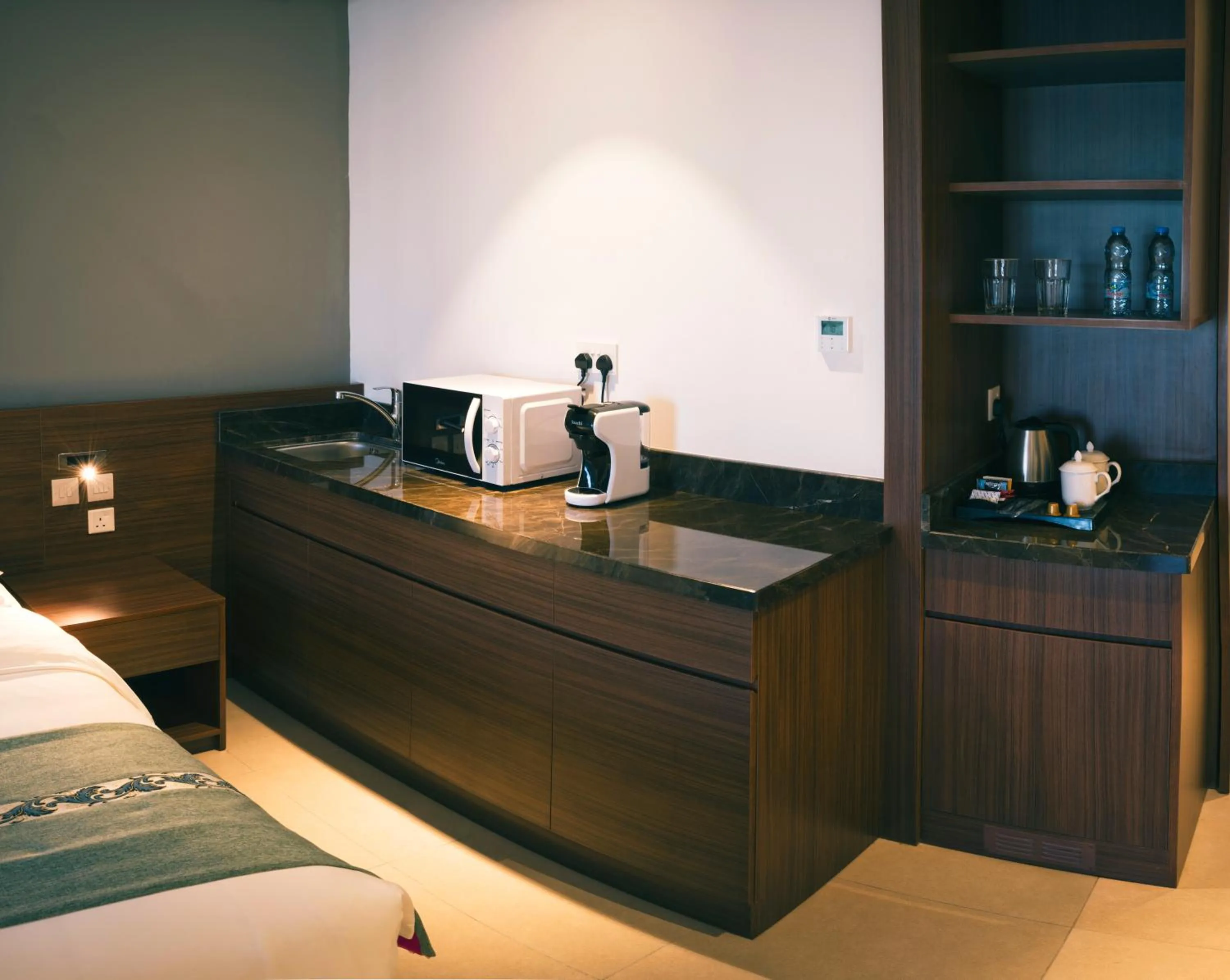 Coffee/tea facilities, Bed in Boulevard Hotel Oman