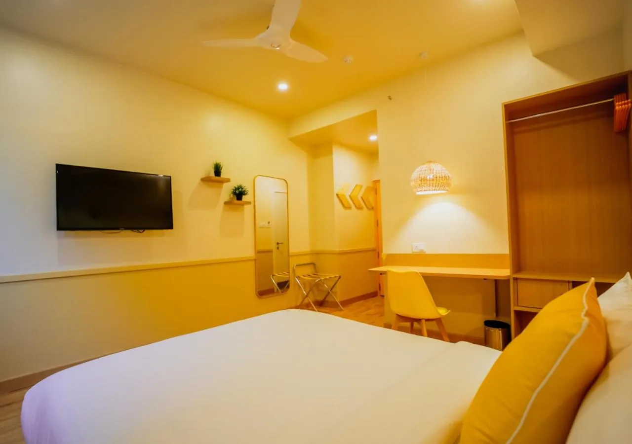 Guests, Bed in Bloom Hotel - Worli