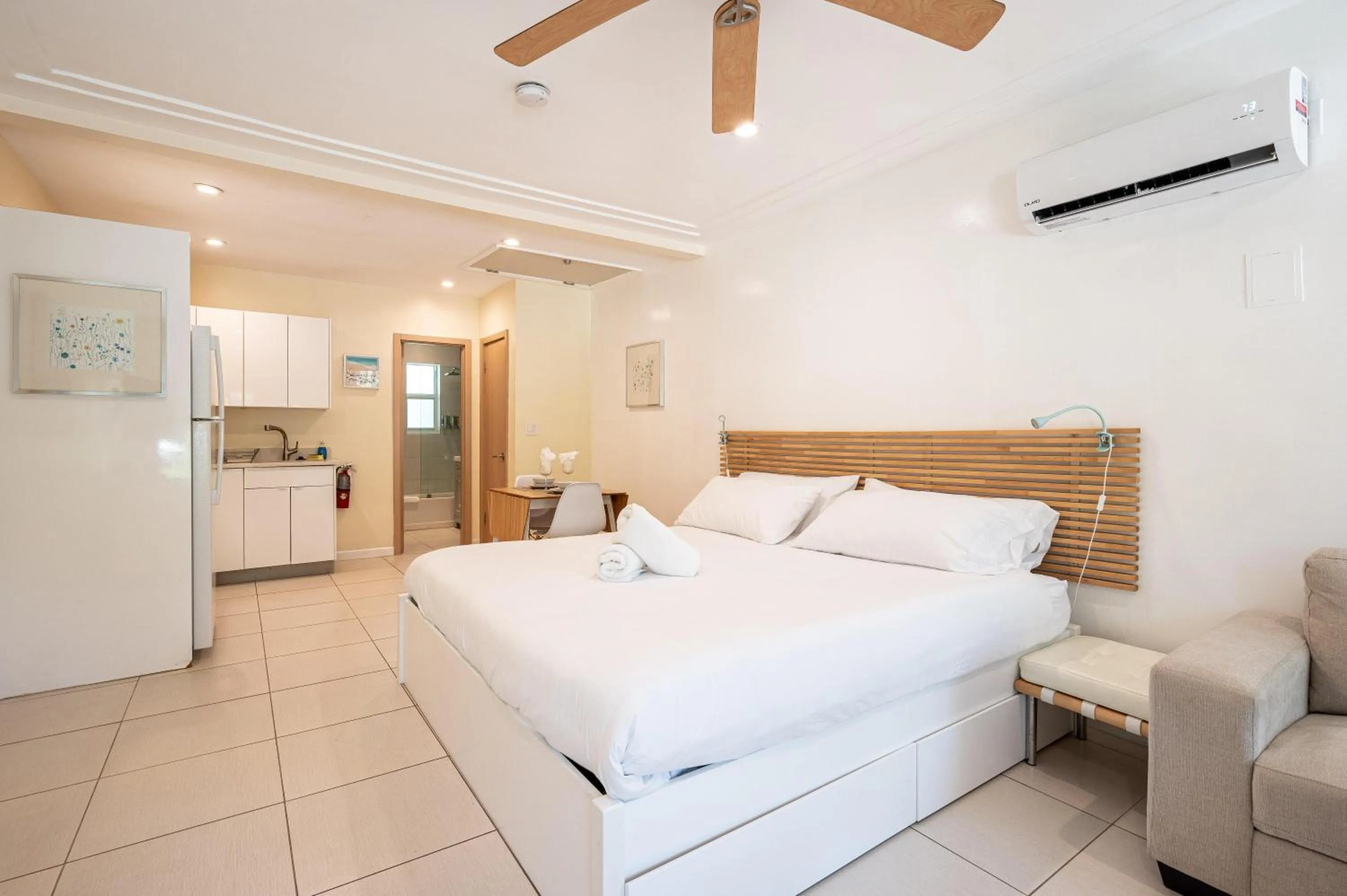 Bed in Casa Del Mar Master