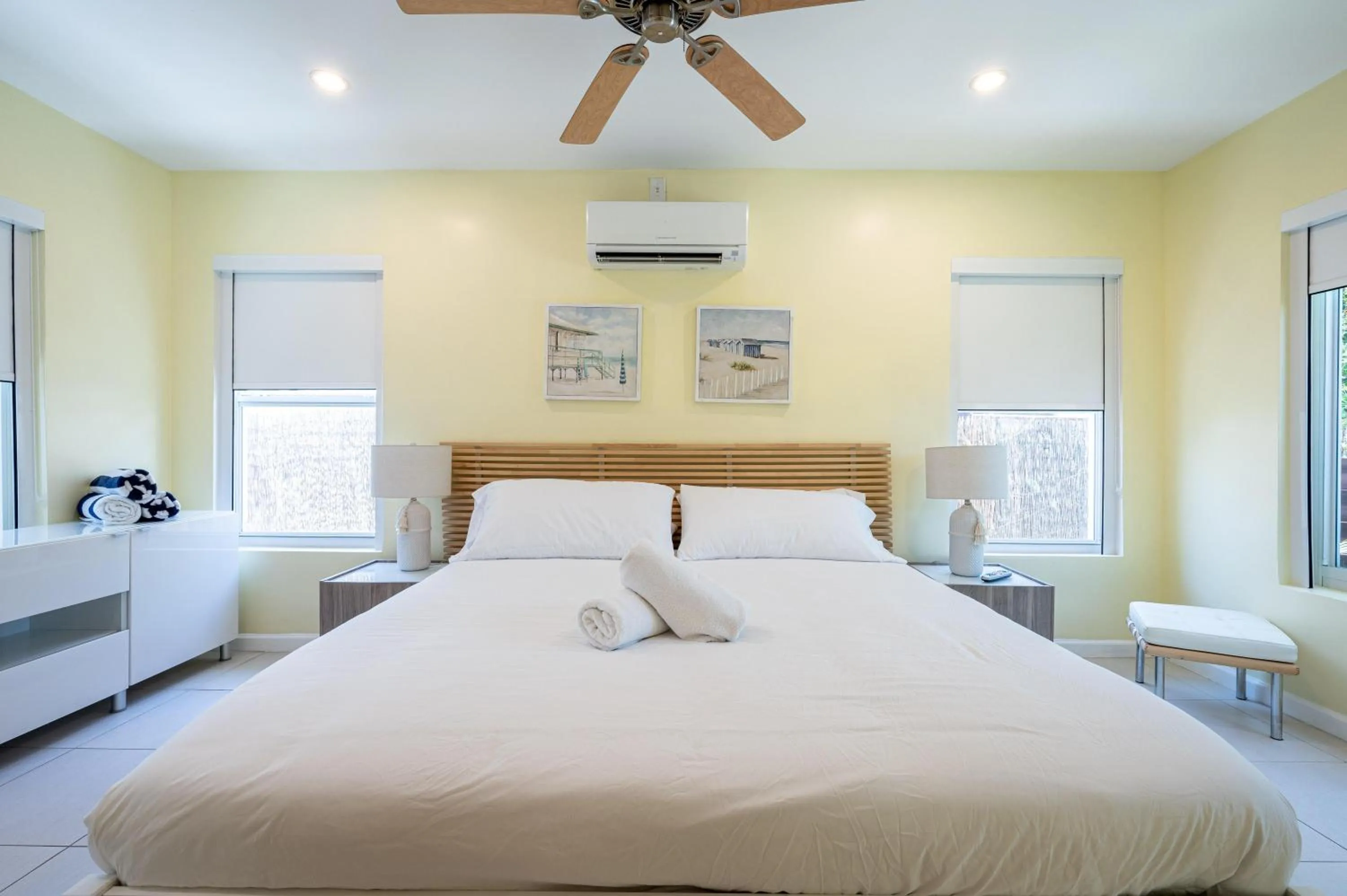 Bed in Casa Del Mar Master