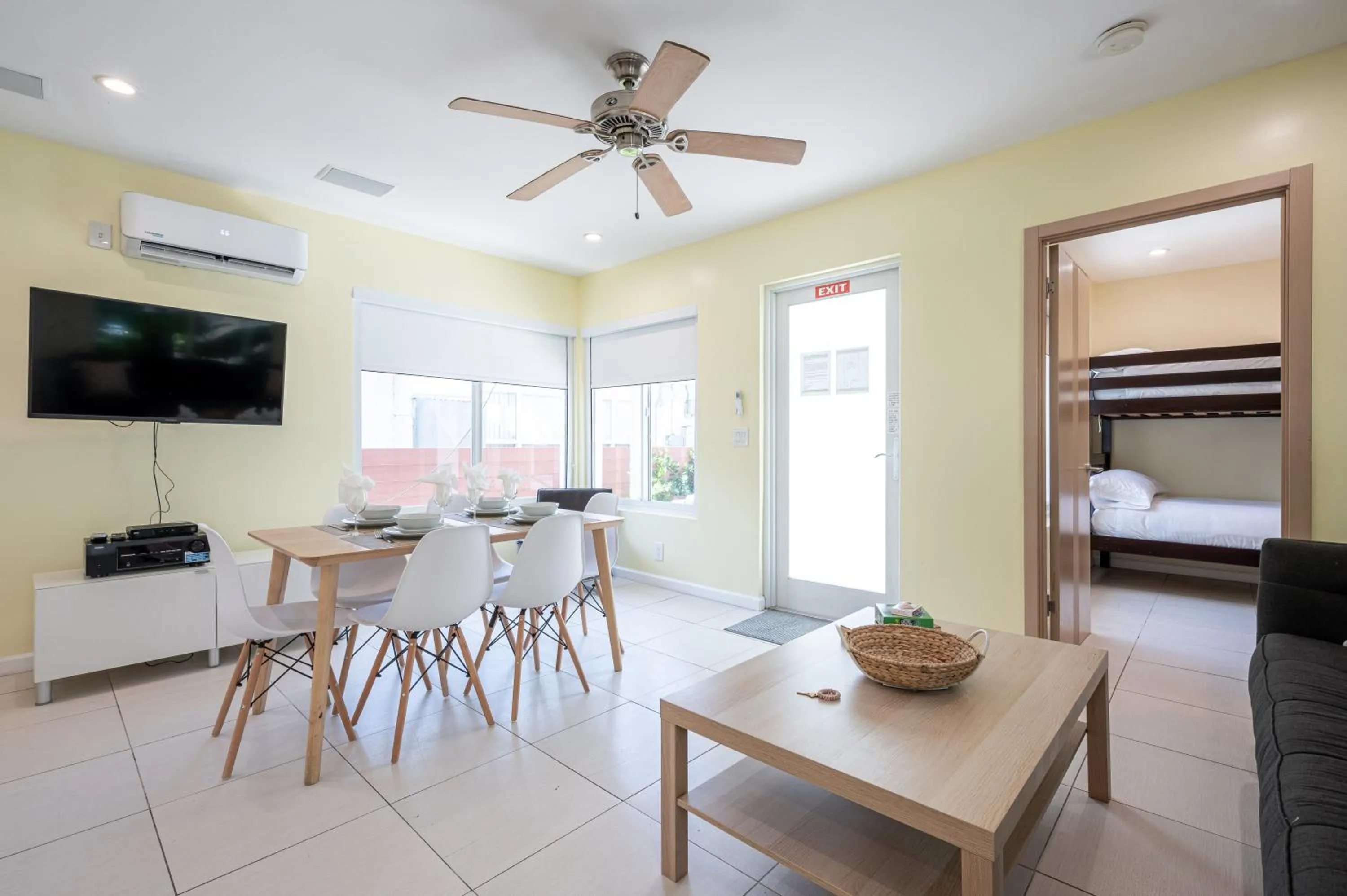 Bed in Casa Del Mar Master