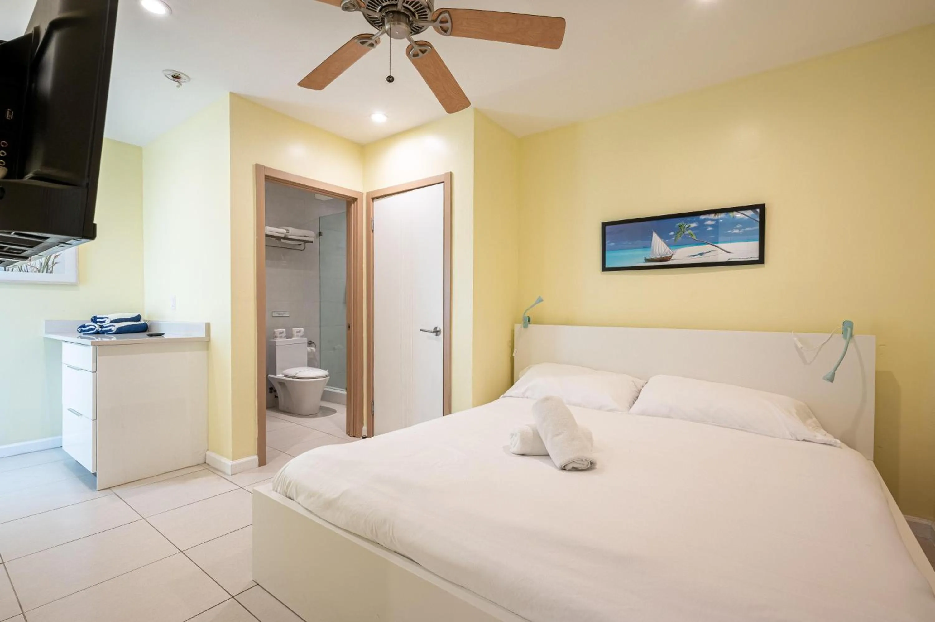 Bed in Casa Del Mar Master