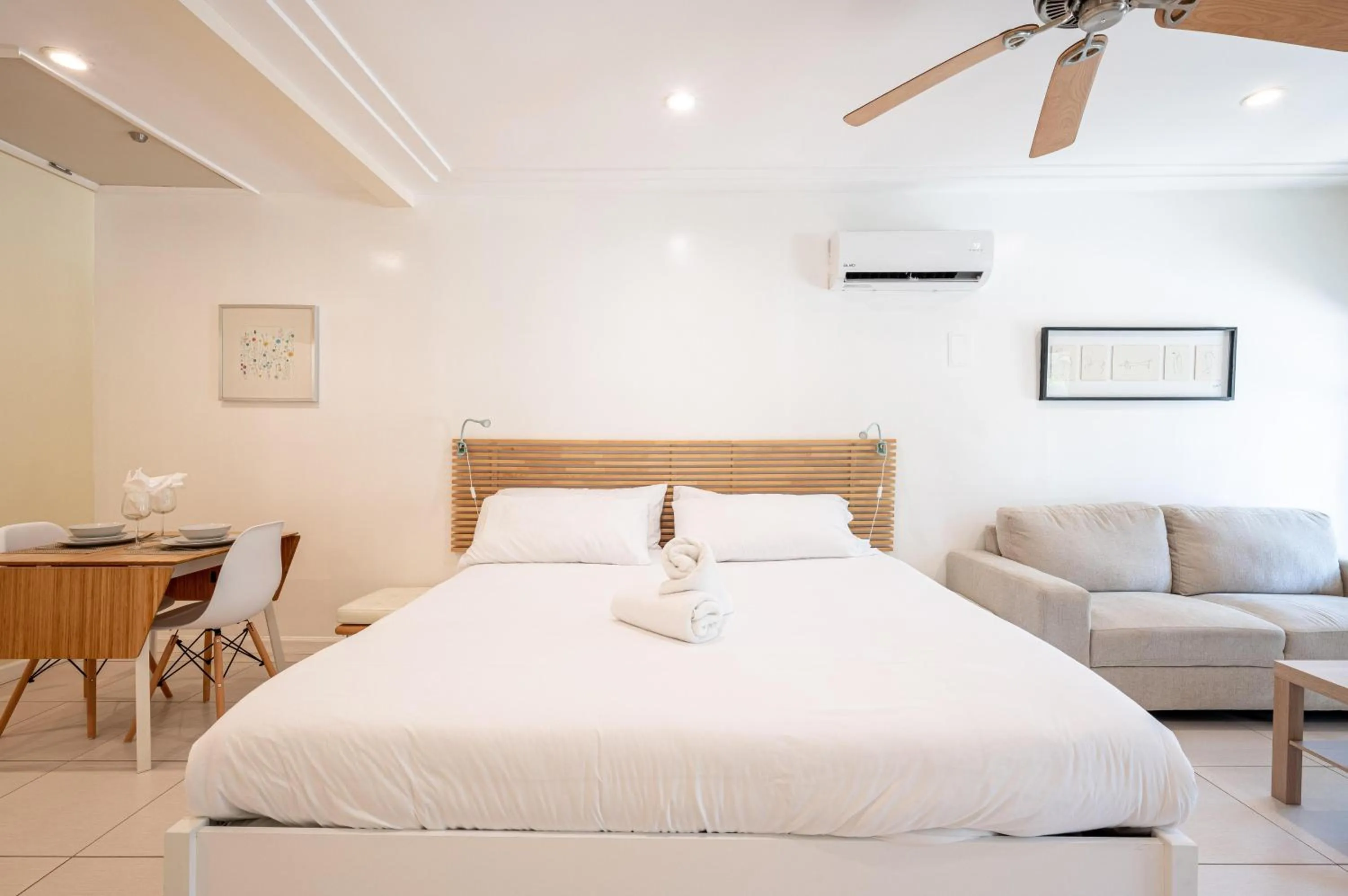 Bed in Casa Del Mar Master