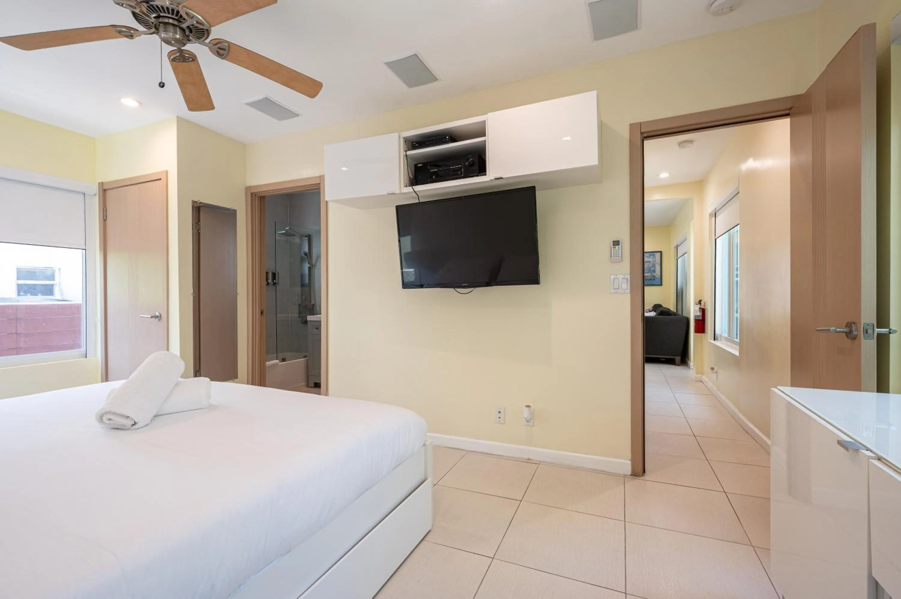 Bed in Casa Del Mar Master