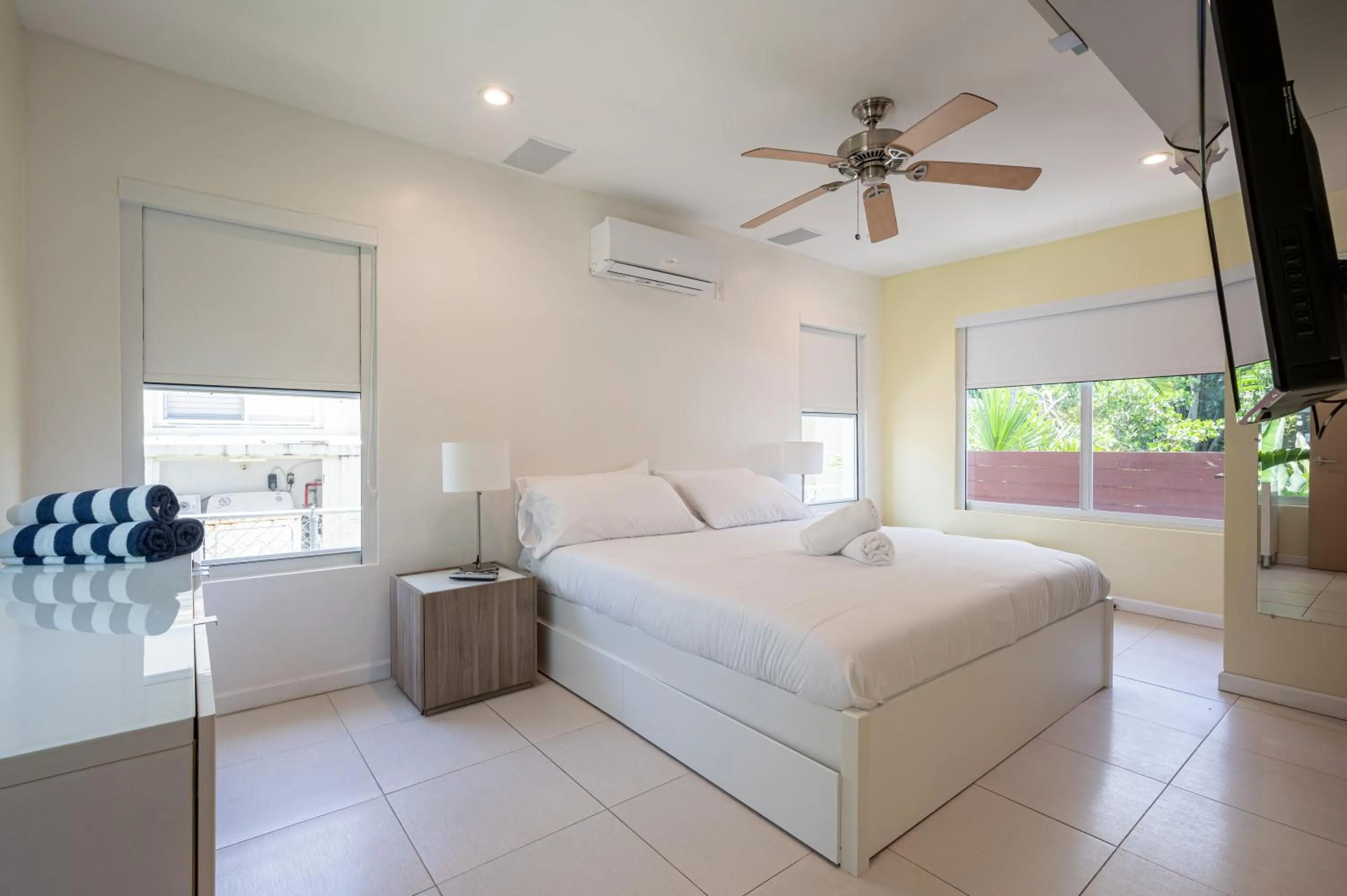 Bed in Casa Del Mar Master