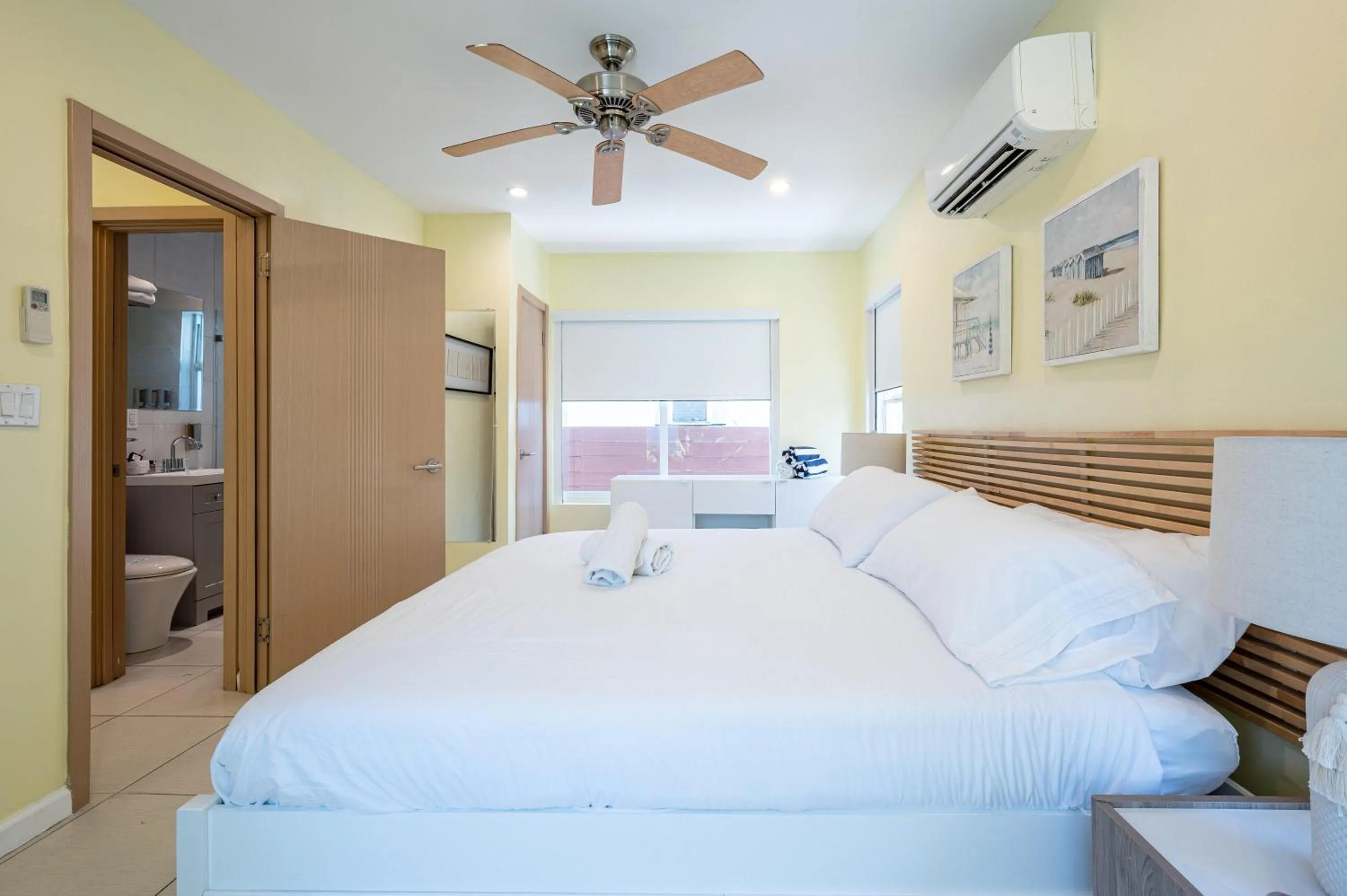 Bed in Casa Del Mar Master