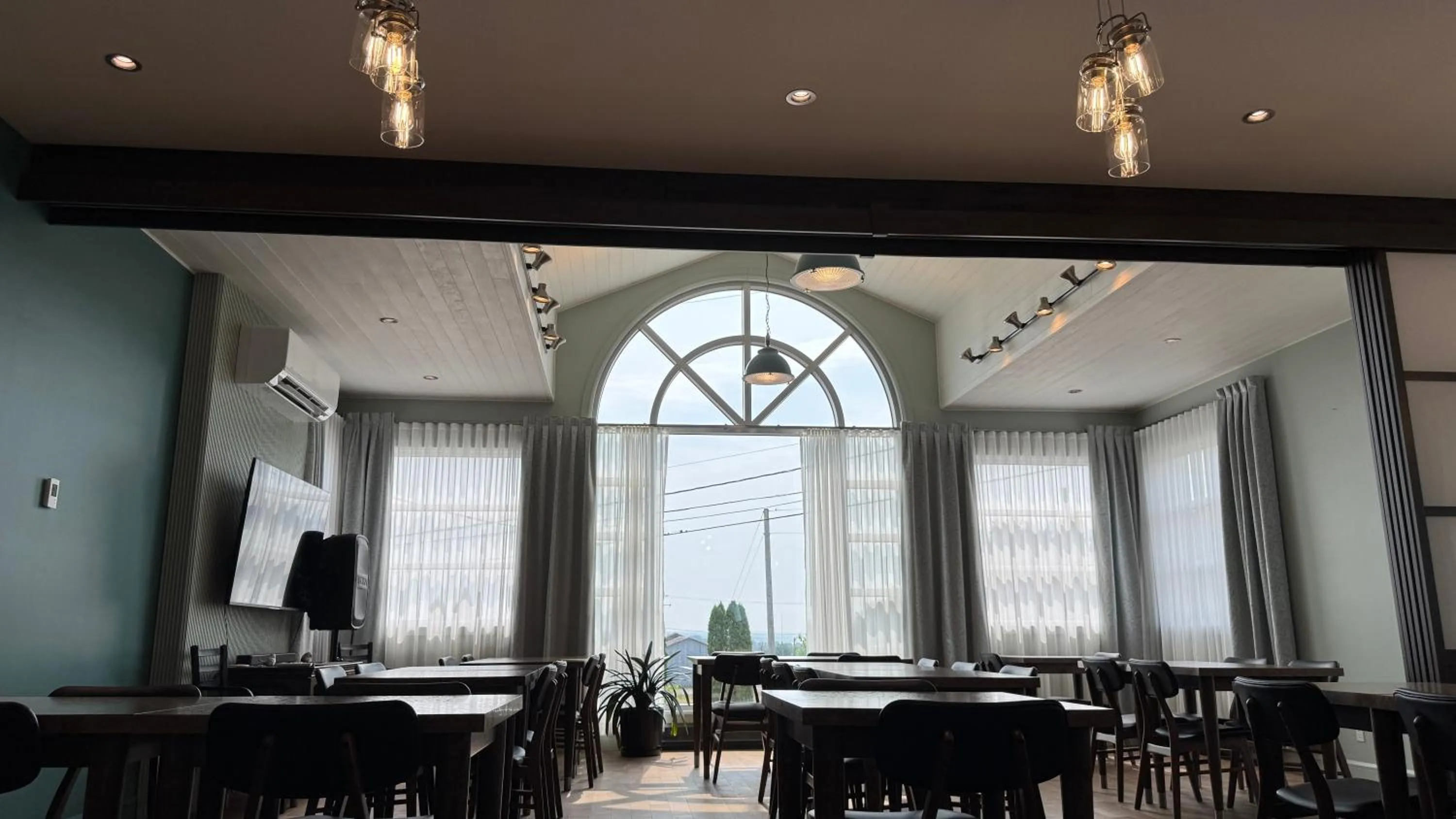 TV and multimedia in Motel Le Martinet